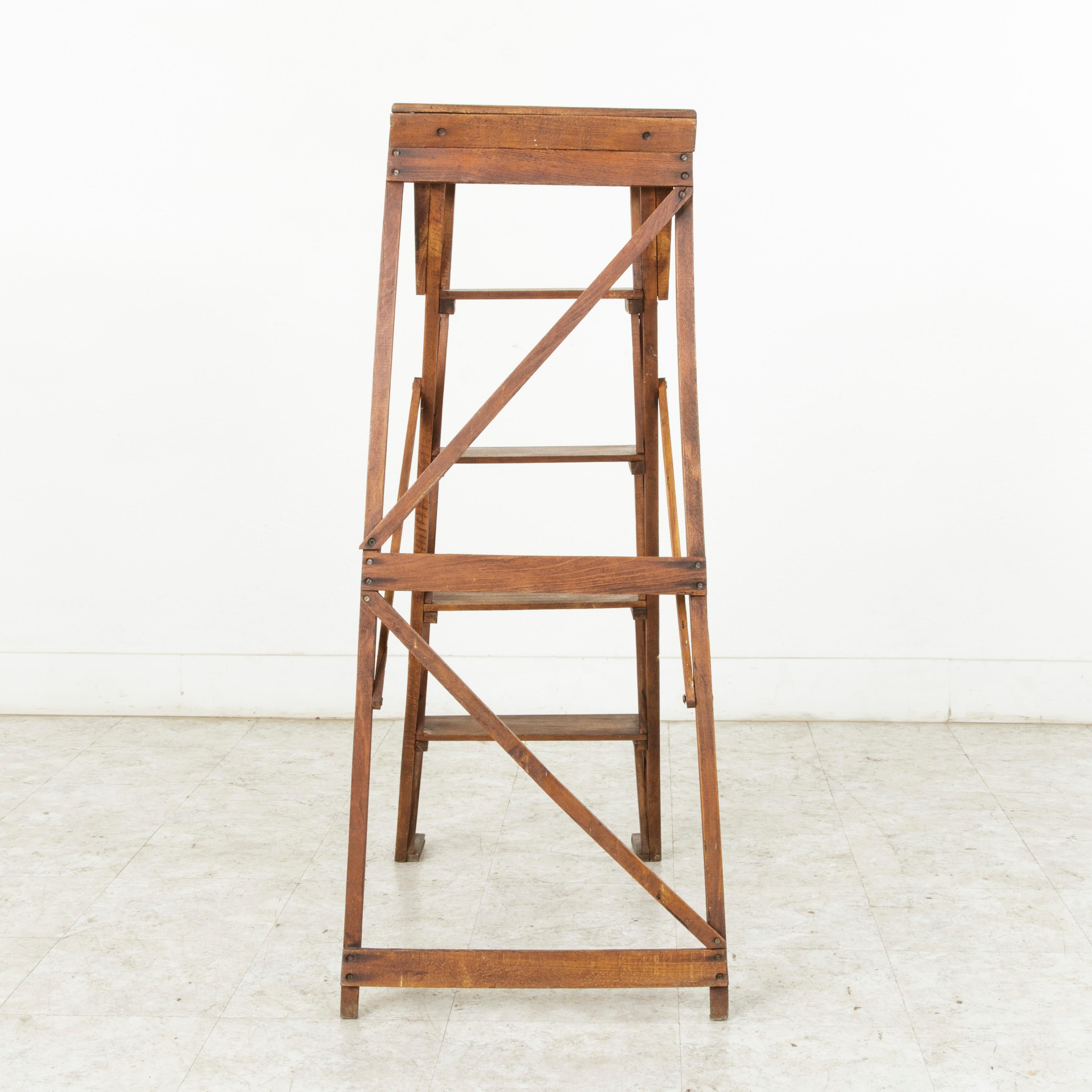 French Ash Library Ladder or Shelves with Five Steps, circa 1900 In Good Condition In Fayetteville, AR