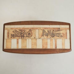 Table basse en frêne français et carreaux de céramique, motif d'oiseau, par Roger Capron, années 1960