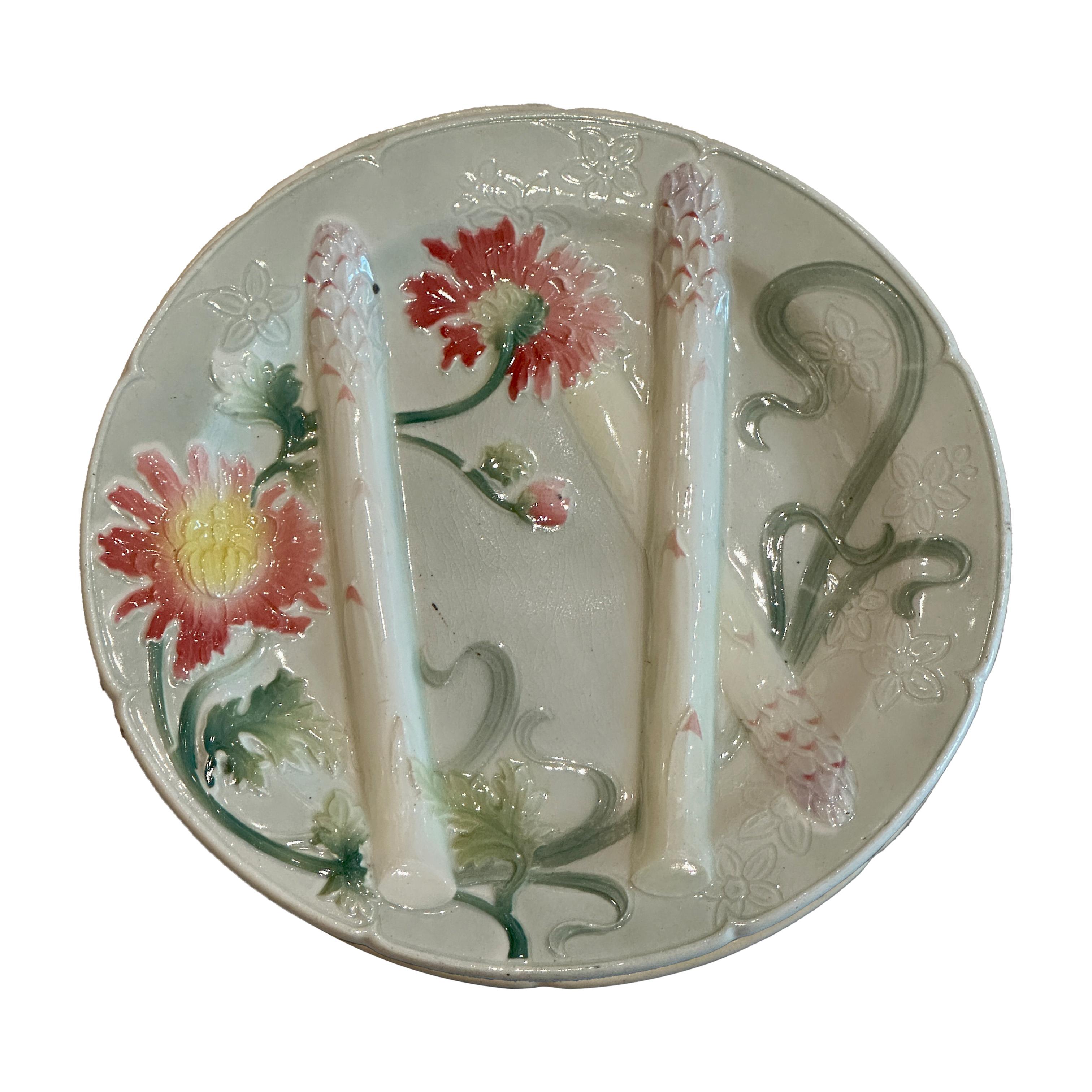 French asparagus plates, set of 4, St Clément, Aesthetic Movement, 19th century In Good Condition For Sale In Paris, FR