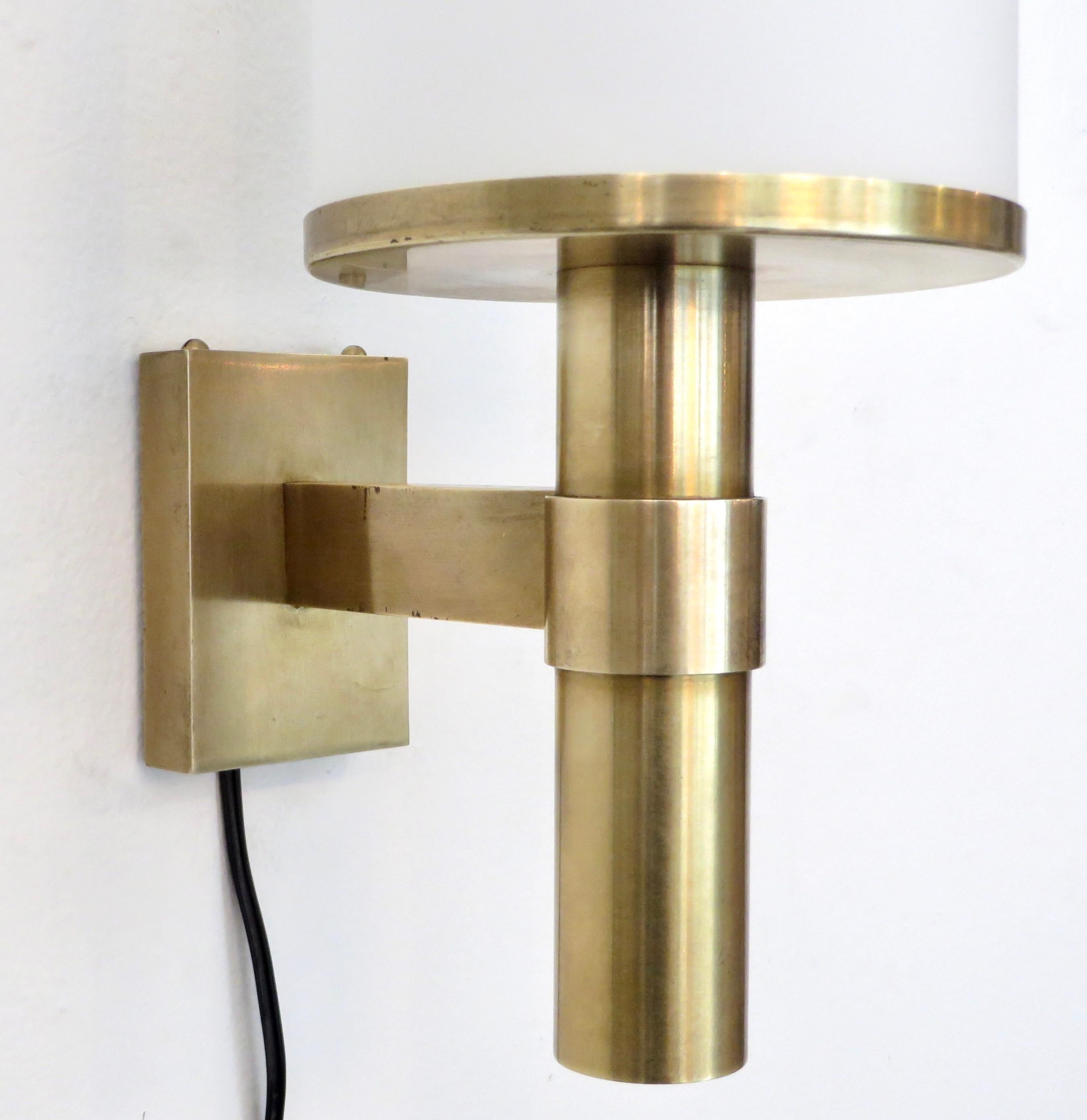 French Atelier Jean Perzel Single Vintage Brass and Frosted Glass Wall Sconce 5