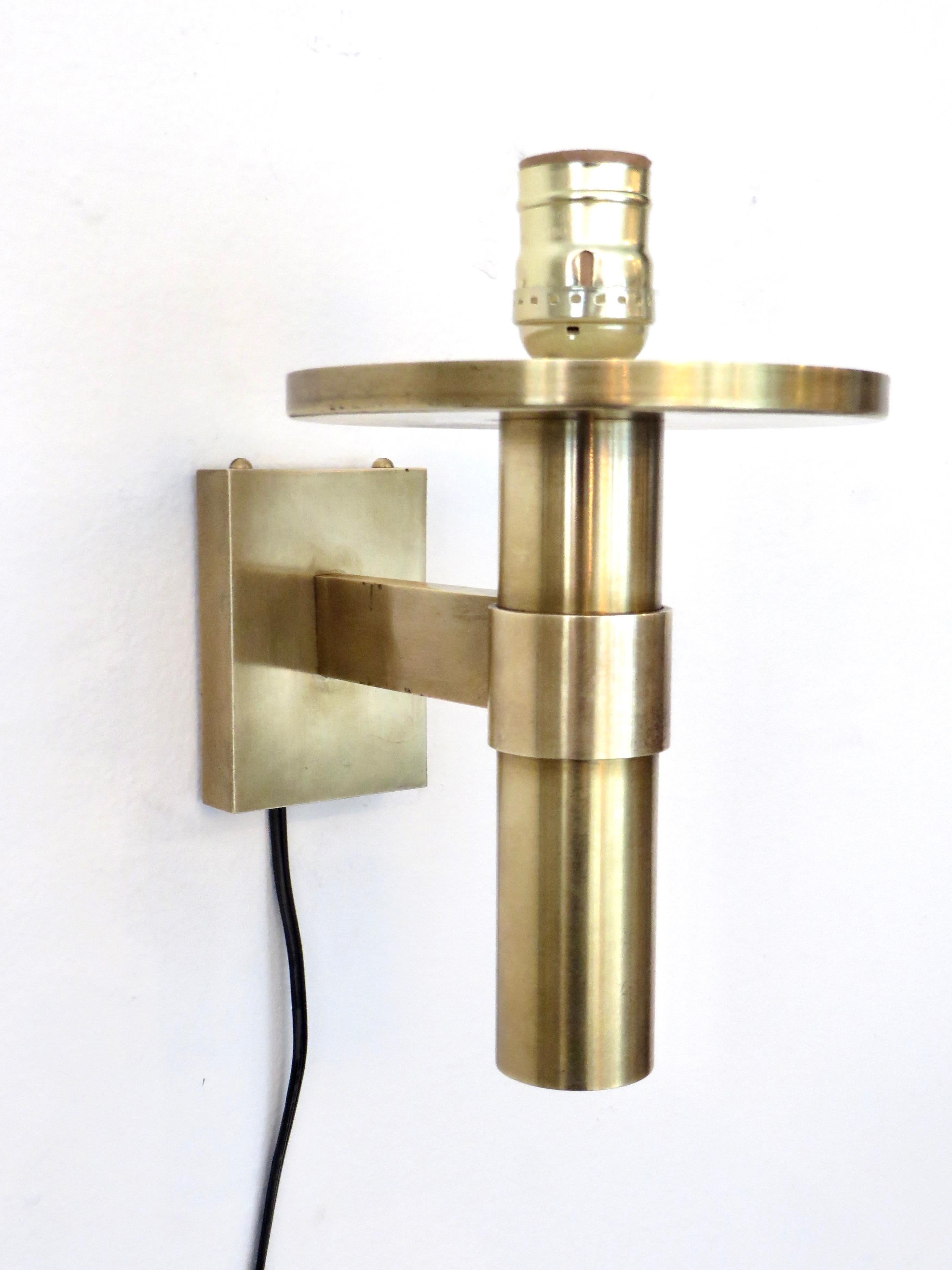 French Atelier Jean Perzel Single Vintage Brass and Frosted Glass Wall Sconce 8