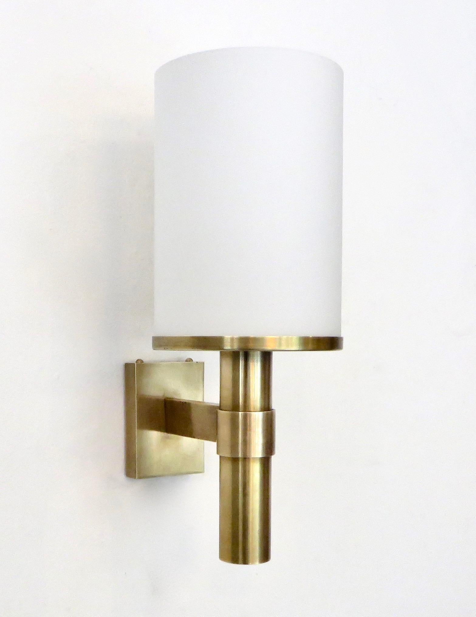 French Atelier Jean Perzel Single Vintage Brass and Frosted Glass Wall Sconce In Good Condition In Chicago, IL