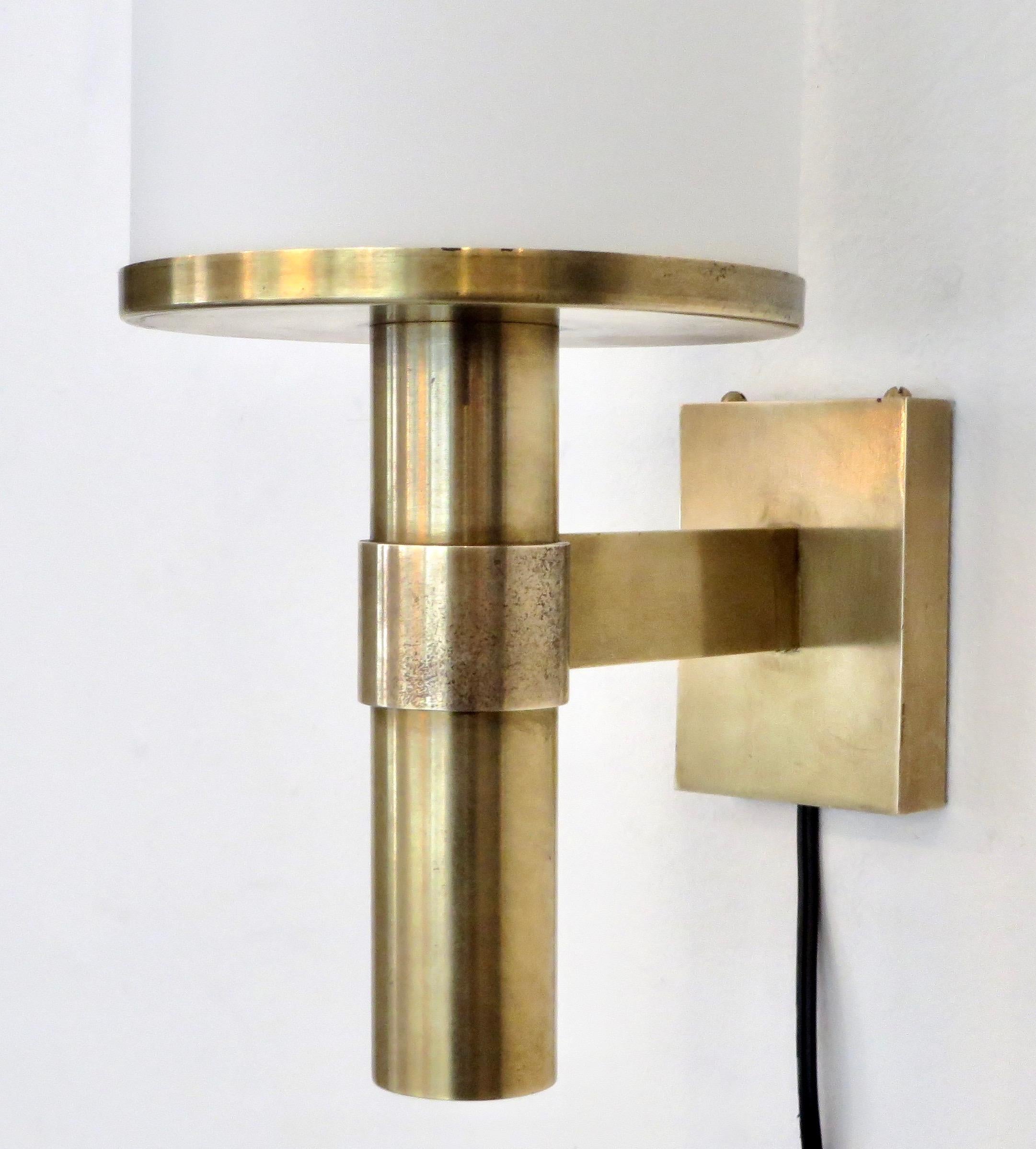 French Atelier Jean Perzel Single Vintage Brass and Frosted Glass Wall Sconce 4