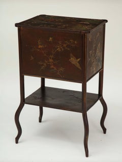 Table d'appoint française en aubergine et dorure japonaise