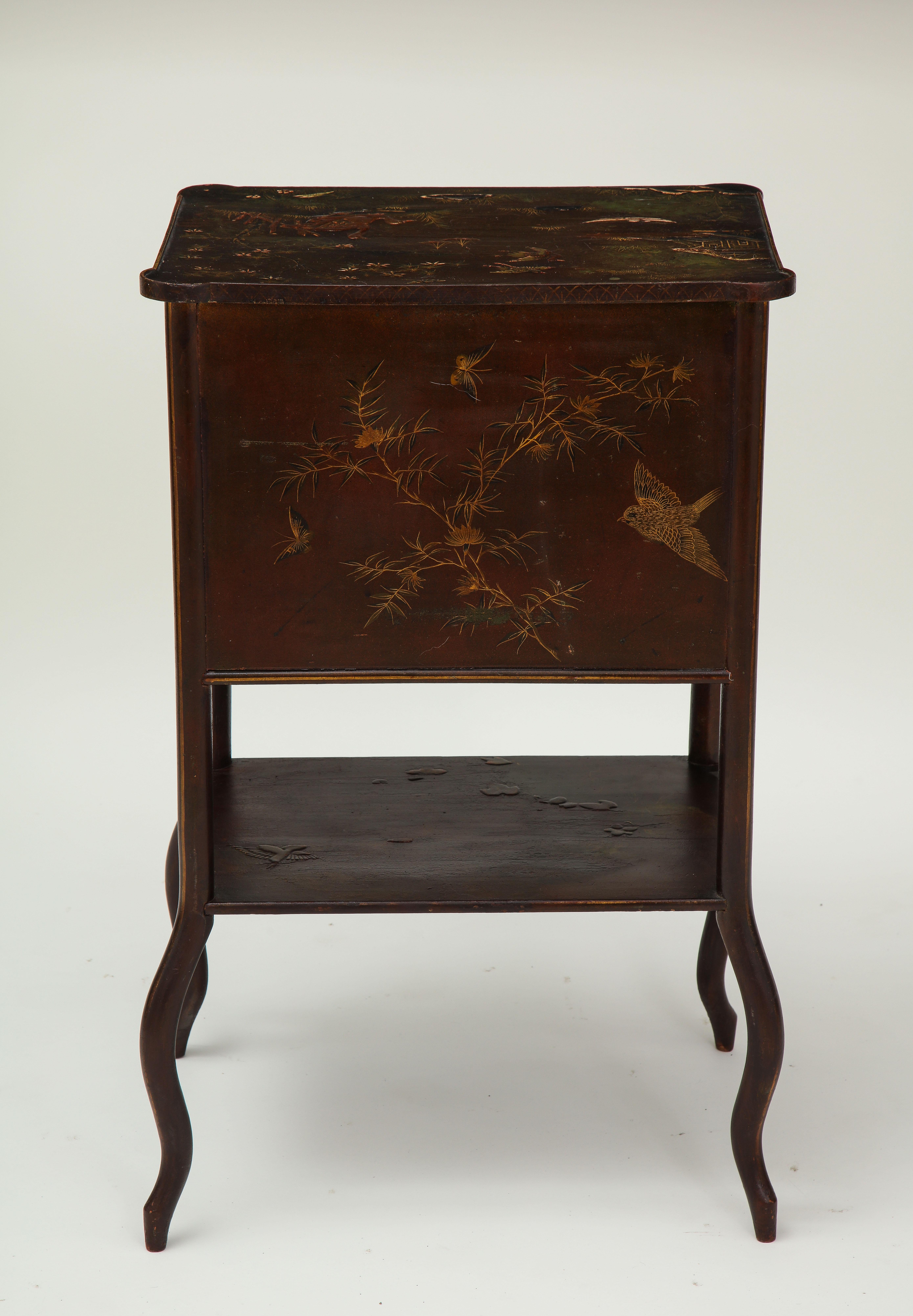 French Aubergine and Gilt Japanned Occasional Table For Sale 3