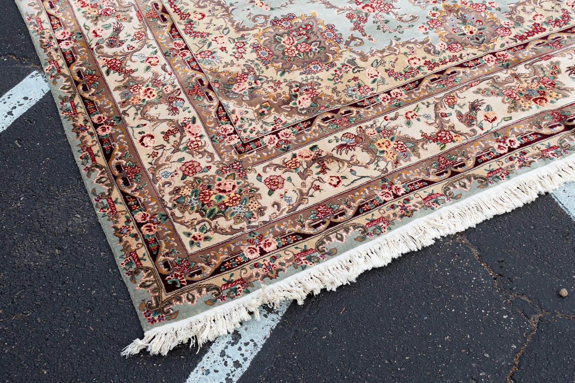 French Aubousson Design Hand Knotted Rug In Good Condition For Sale In Keego Harbor, MI