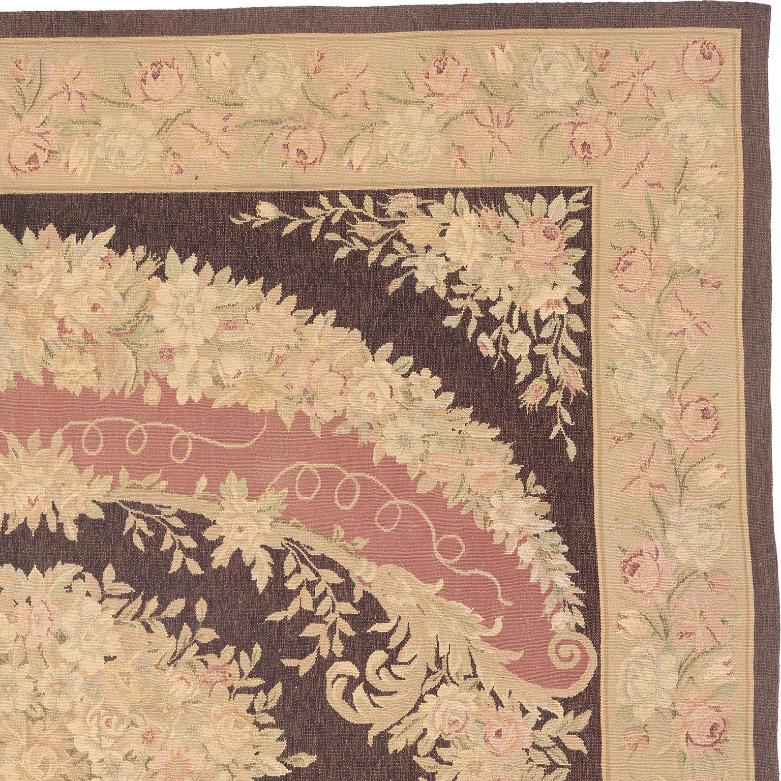 French Aubusson Carpet, 1920 In Good Condition For Sale In New York, NY