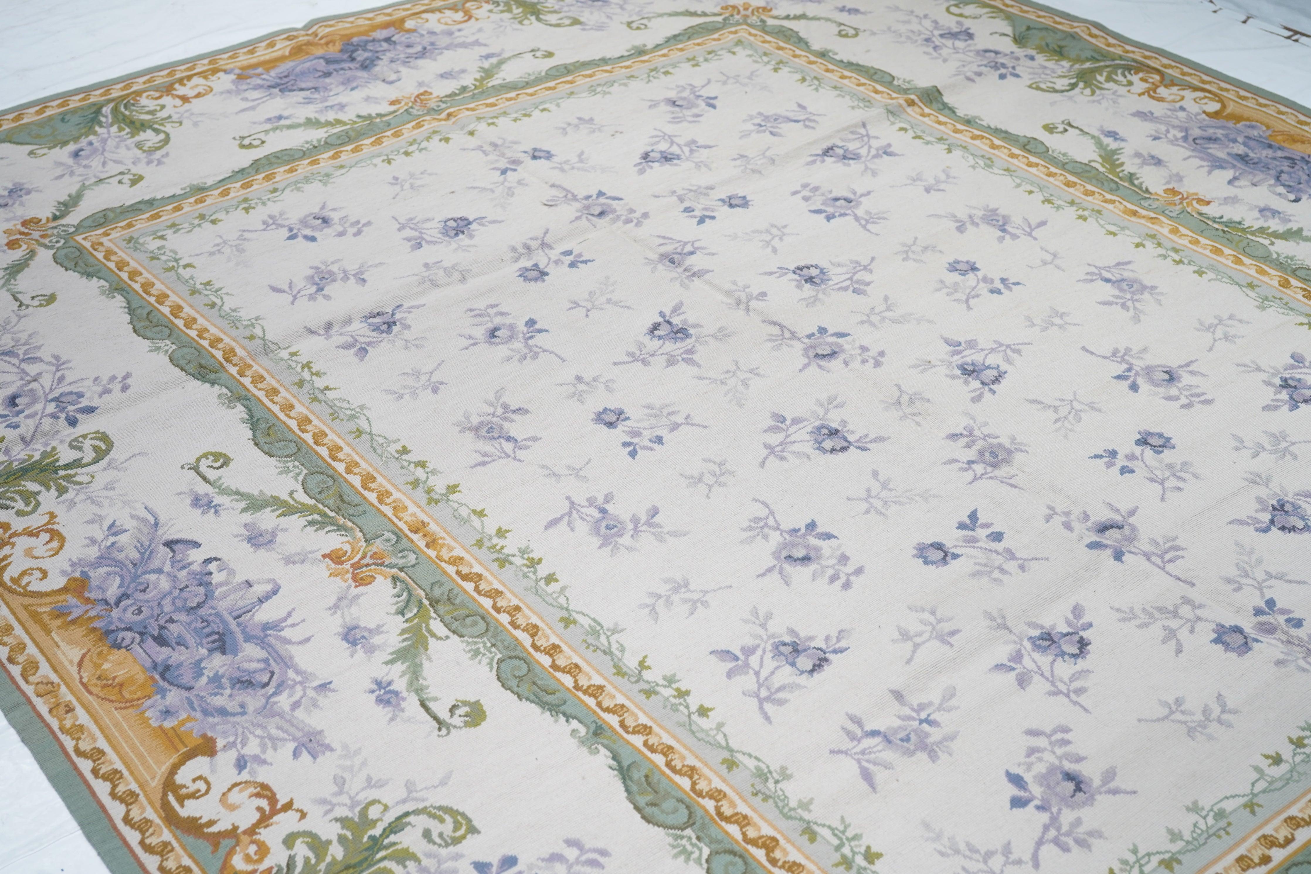 Tappeto Design/One francese 7'11'' x 9'11'' In condizioni Nuovo in vendita a New York, NY