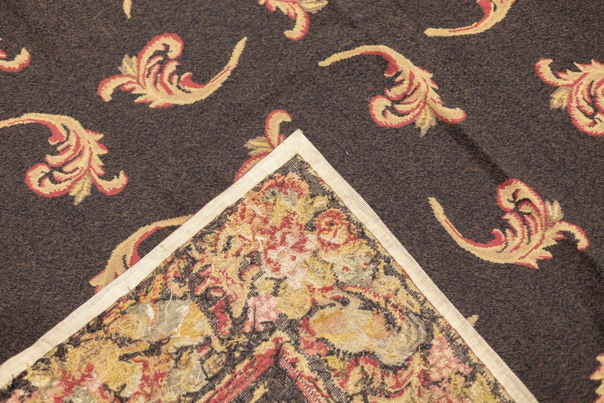 Tapis à motifs d'Aubusson 8' x 10' (français) en vente 3