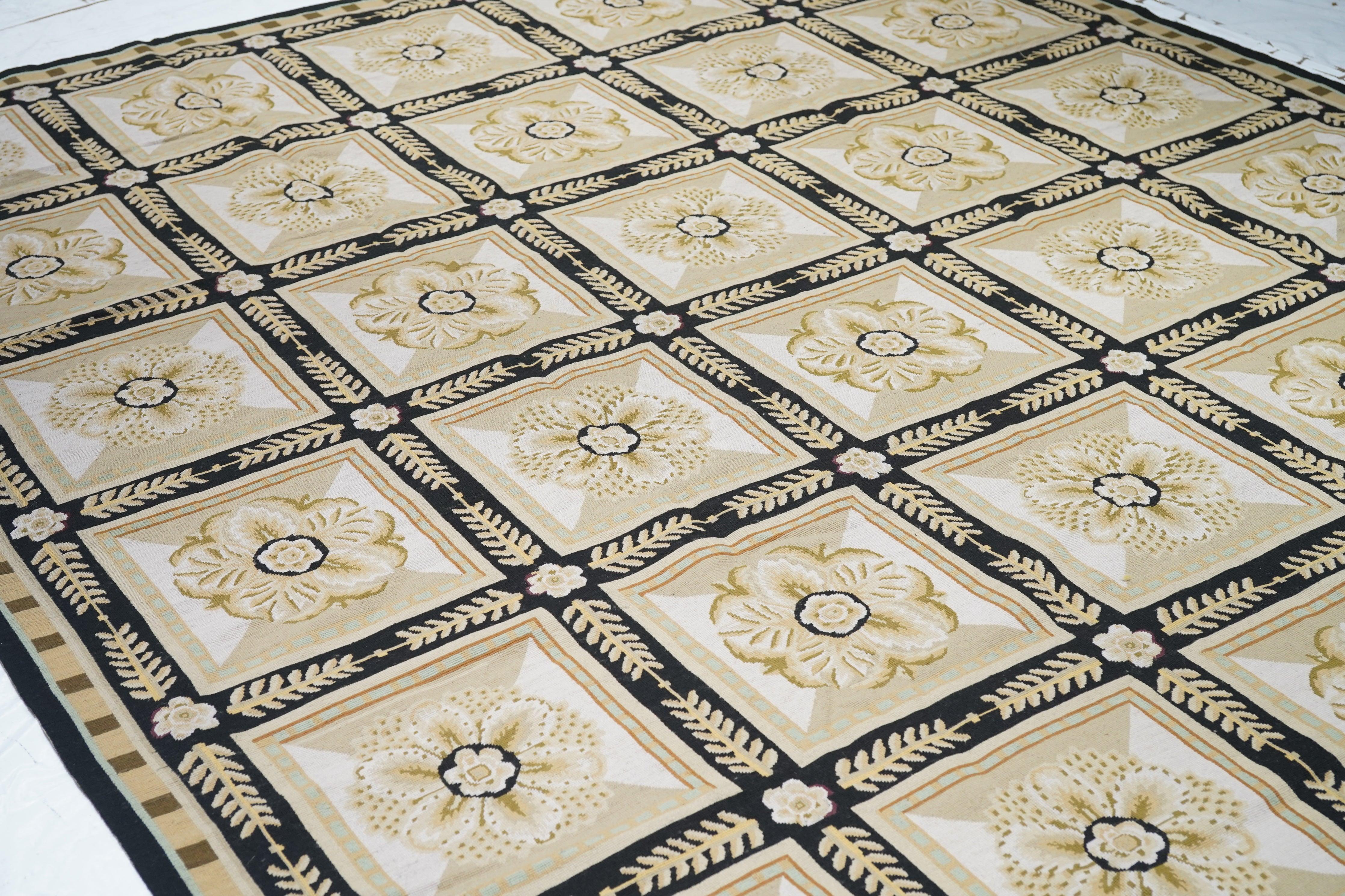 French Aubusson Design Rug 8'10'' x 12'1'' In New Condition For Sale In New York, NY