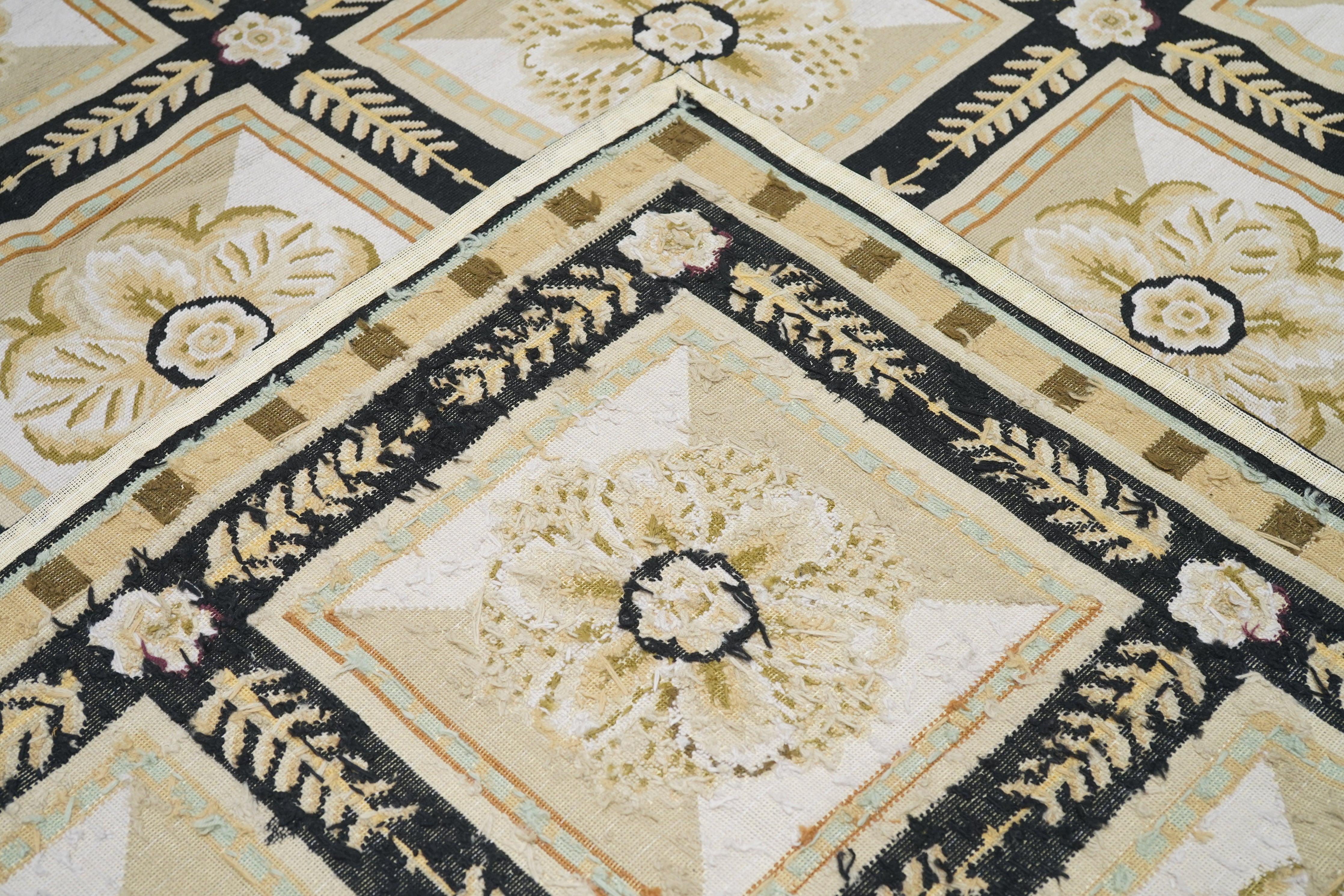 French Aubusson Design Rug 8'10'' x 12'1'' For Sale 1