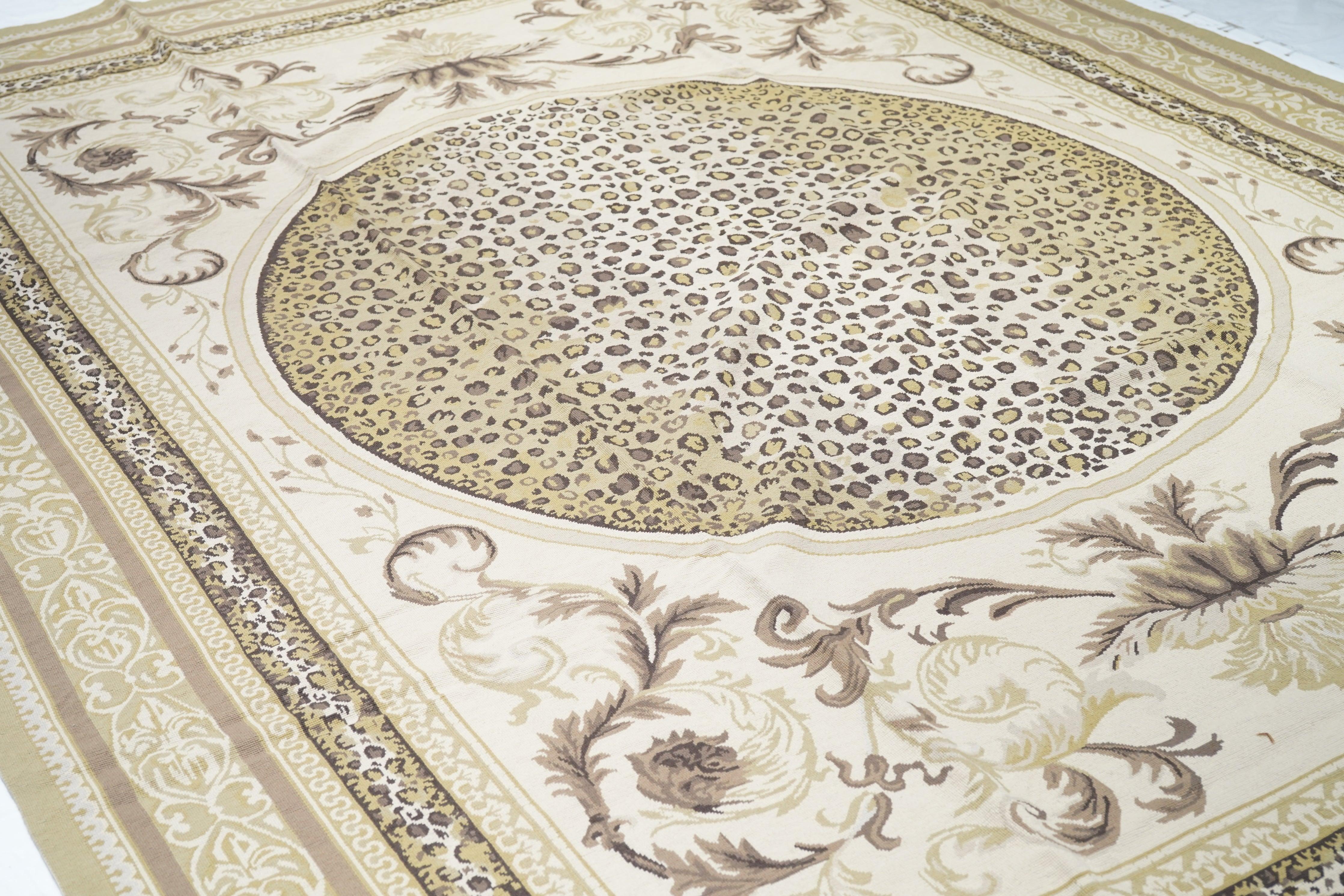 Tappeto Design/One francese 9' x 12' In condizioni Nuovo in vendita a New York, NY