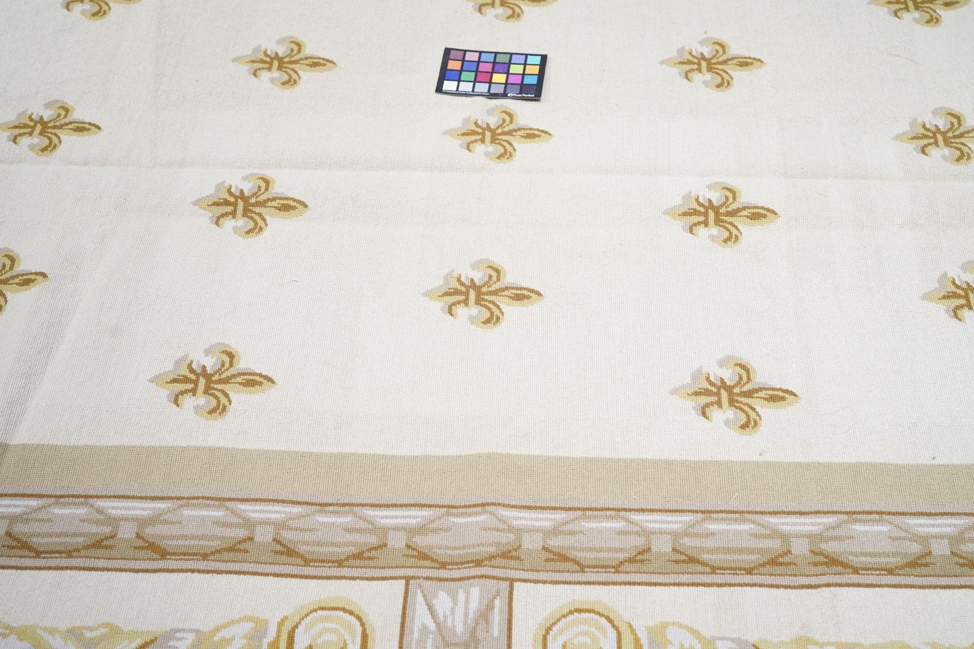 French Aubusson Design Rug 9'11'' x 13'9'' For Sale 5