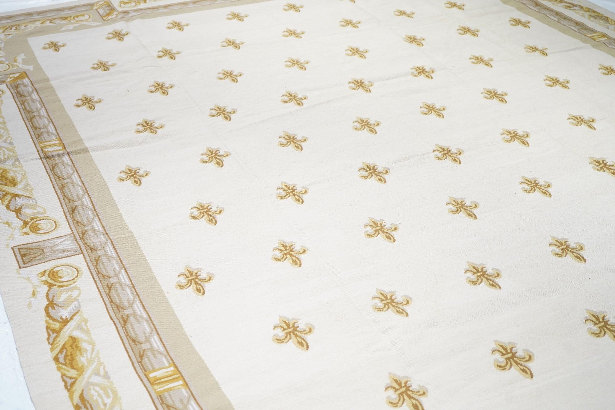French Aubusson Design Rug 9'11'' x 13'9'' For Sale 2