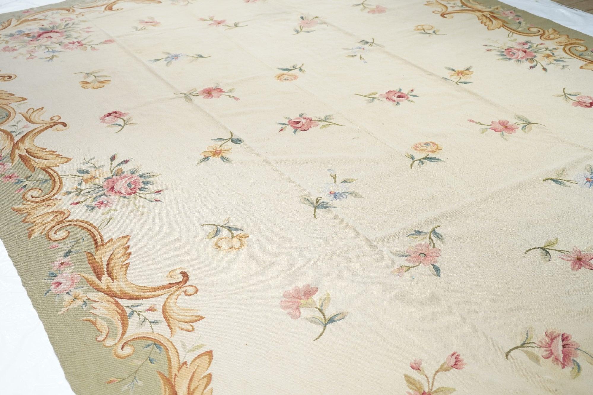 Französischer Teppich im Aubusson-Design 9'6'' x 13'8'' im Angebot 2