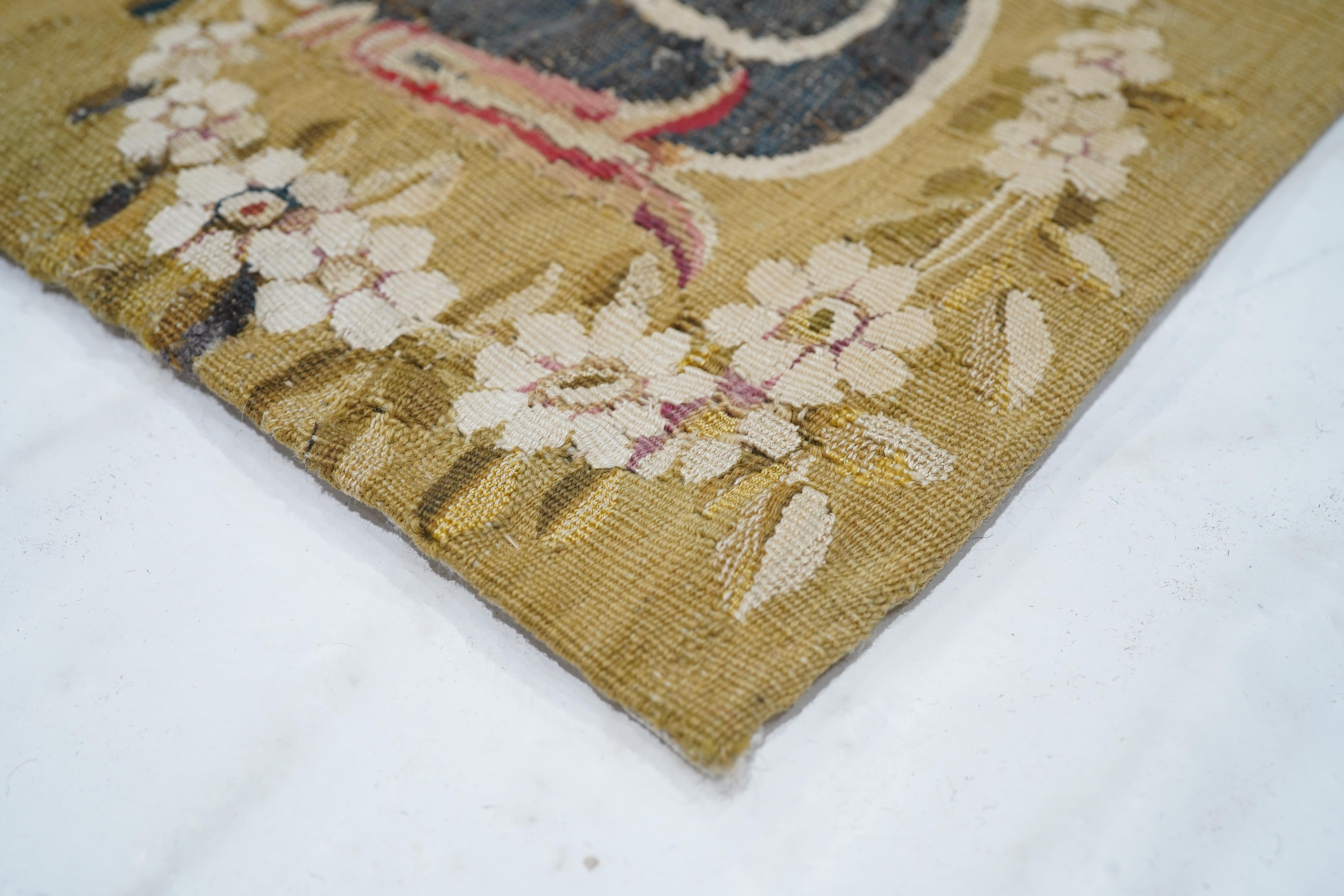 French Aubusson Design Tapestry Rug 2'8'' x 2'8'' In Excellent Condition For Sale In New York, NY