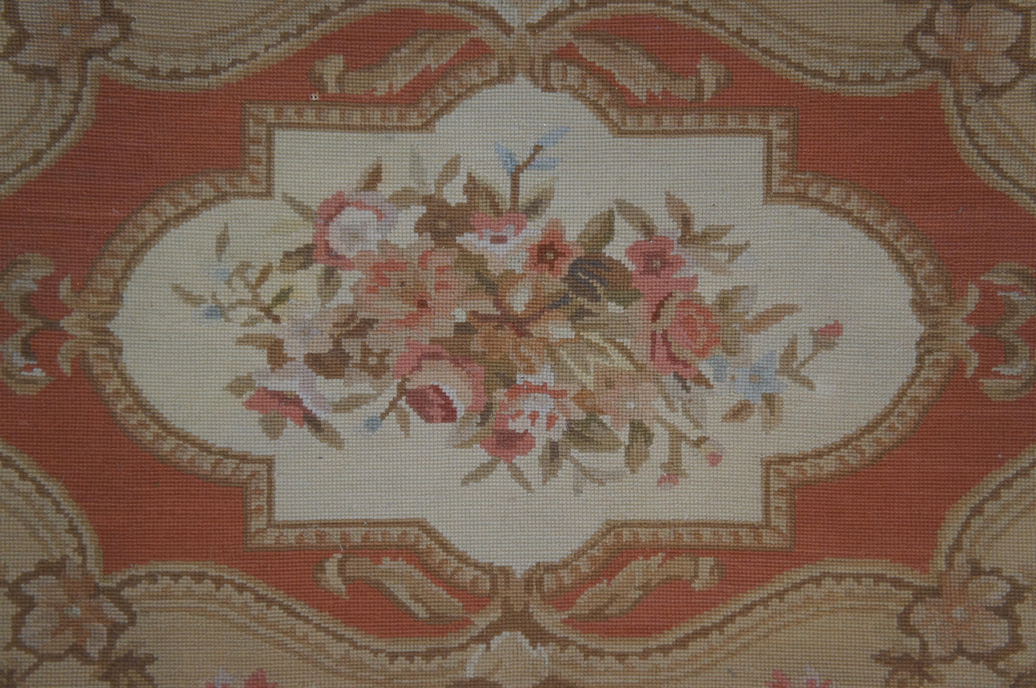 20th Century French Aubusson Floral Medallion Needlepoint Area Rug Carpet Mat 4' x 6' For Sale