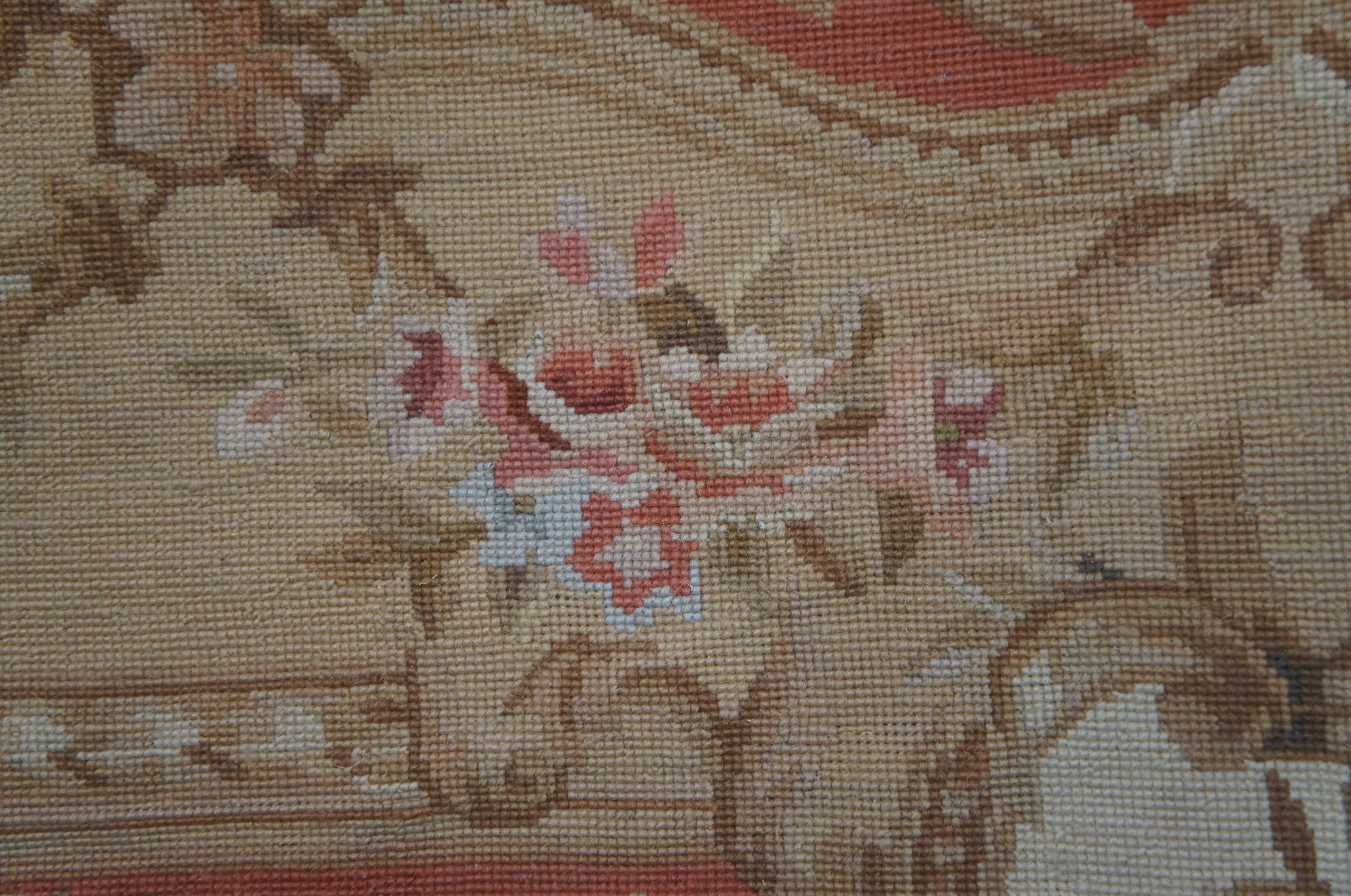 Französischer Aubusson-Teppich mit geblümtem Medaillon und Gobelinstickerei, 4' x 6' im Angebot 3
