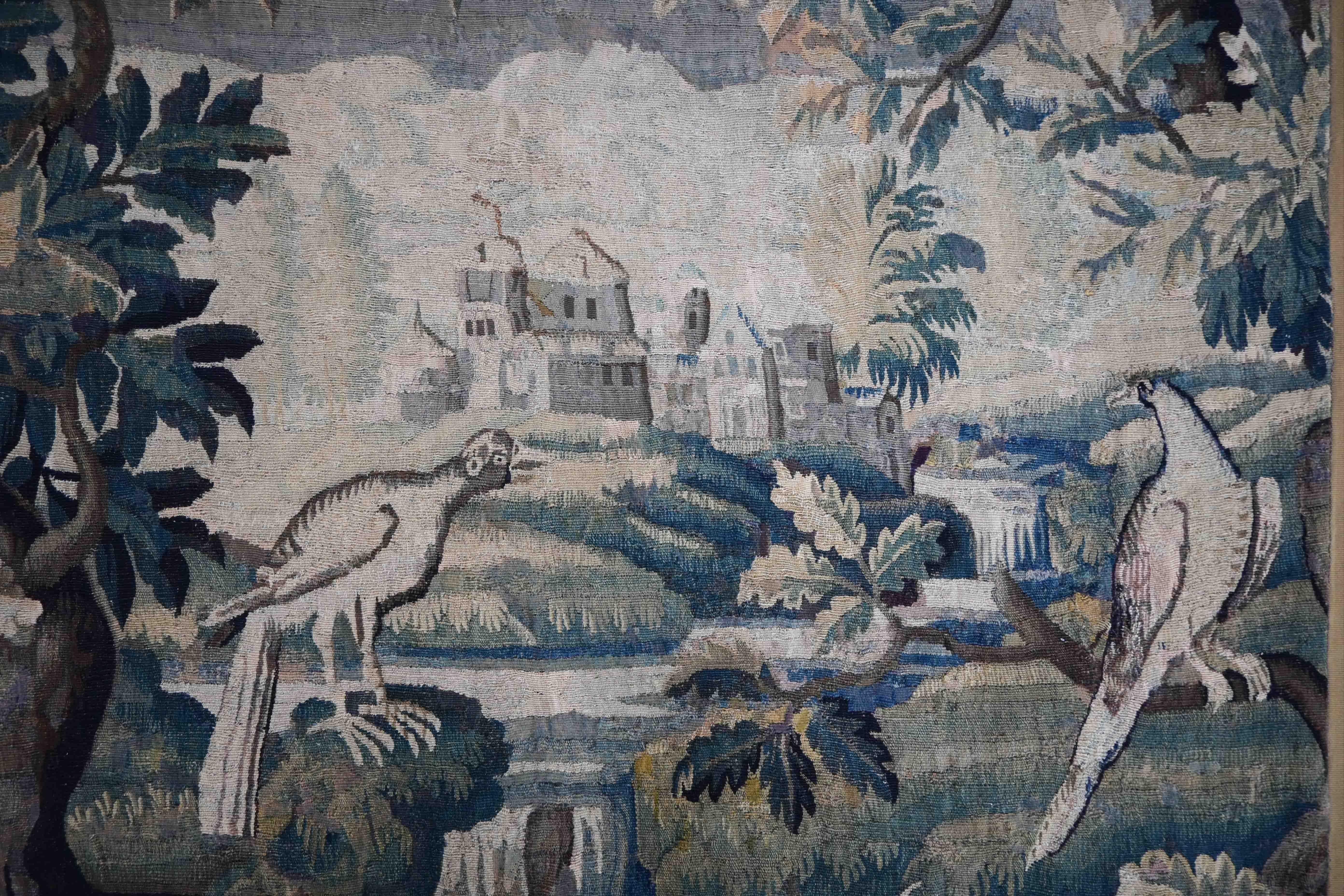 Période : XVIIIe siècle
Style : Verdure
Condit : Condit : Parfait état
Matière : Laine et soie
Largeur : 165 cm
Hauteur : 215 cm
Profondeur : 1 cm.

Dans le respect de la tradition, cette magnifique tapisserie a fait l'objet d'un nettoyage