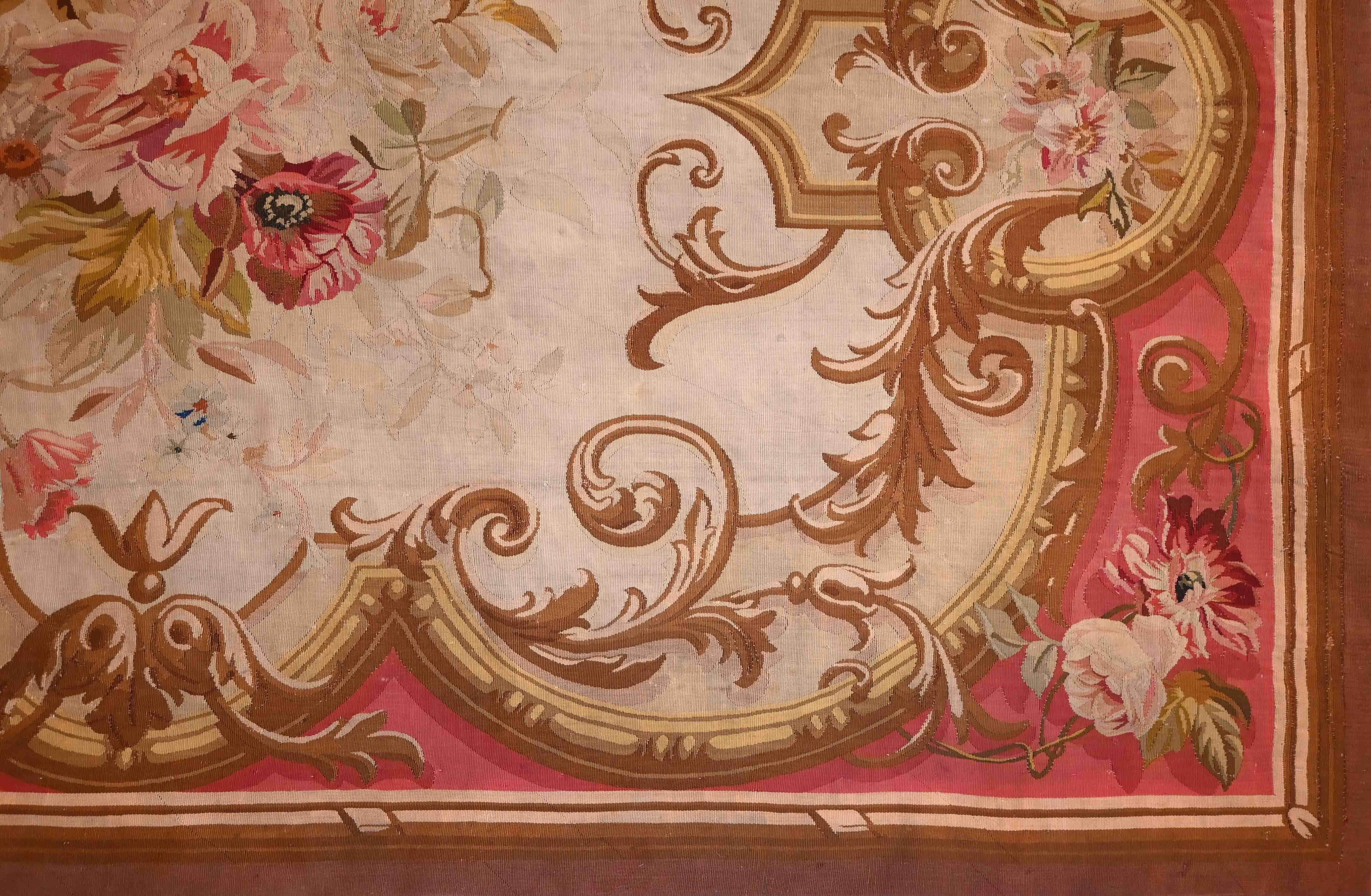 Französischer Aubusson-Teppich im Stil Napoleons III. des 19. Jahrhunderts – 265x166, Nr. 1359 im Zustand „Hervorragend“ im Angebot in Paris, FR