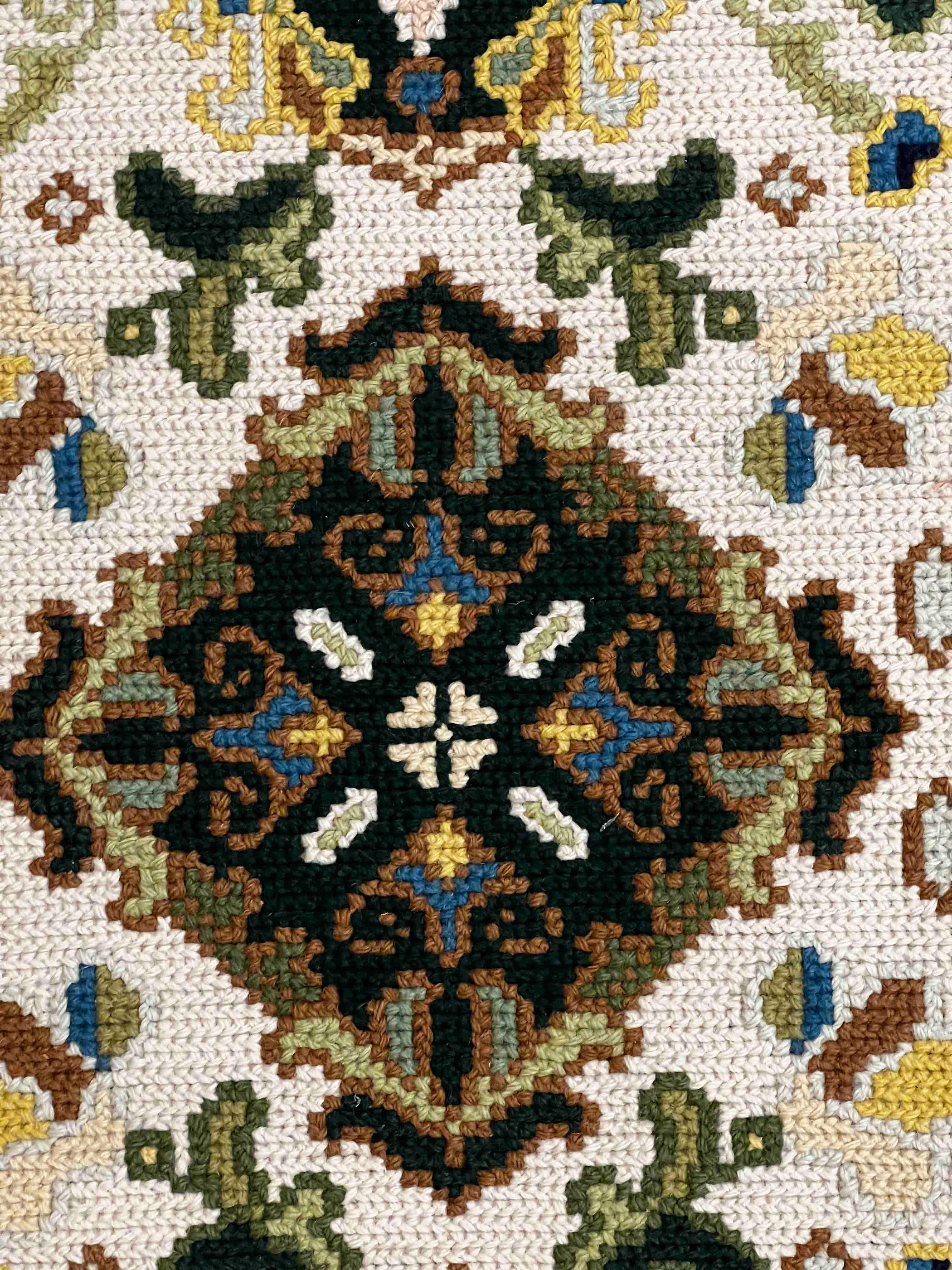 Hand-Woven French Aubusson Rug Petit-Point circa 1880 - 117x62 Cm - No. 1213 For Sale