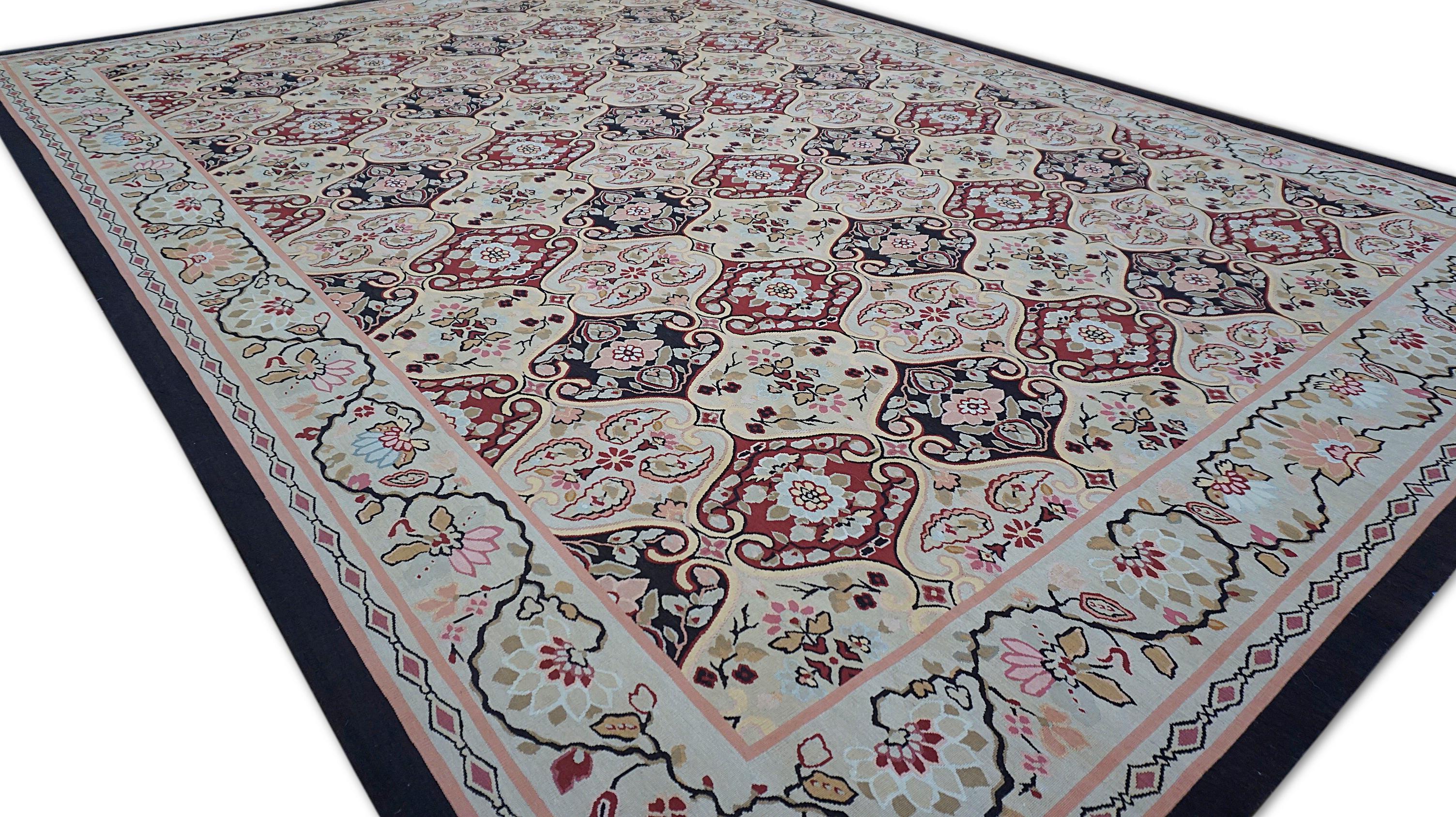 Cinese Tappeto in lana annodato a mano in stile Aubusson francese rosso e nero 9'x12'5'' in vendita