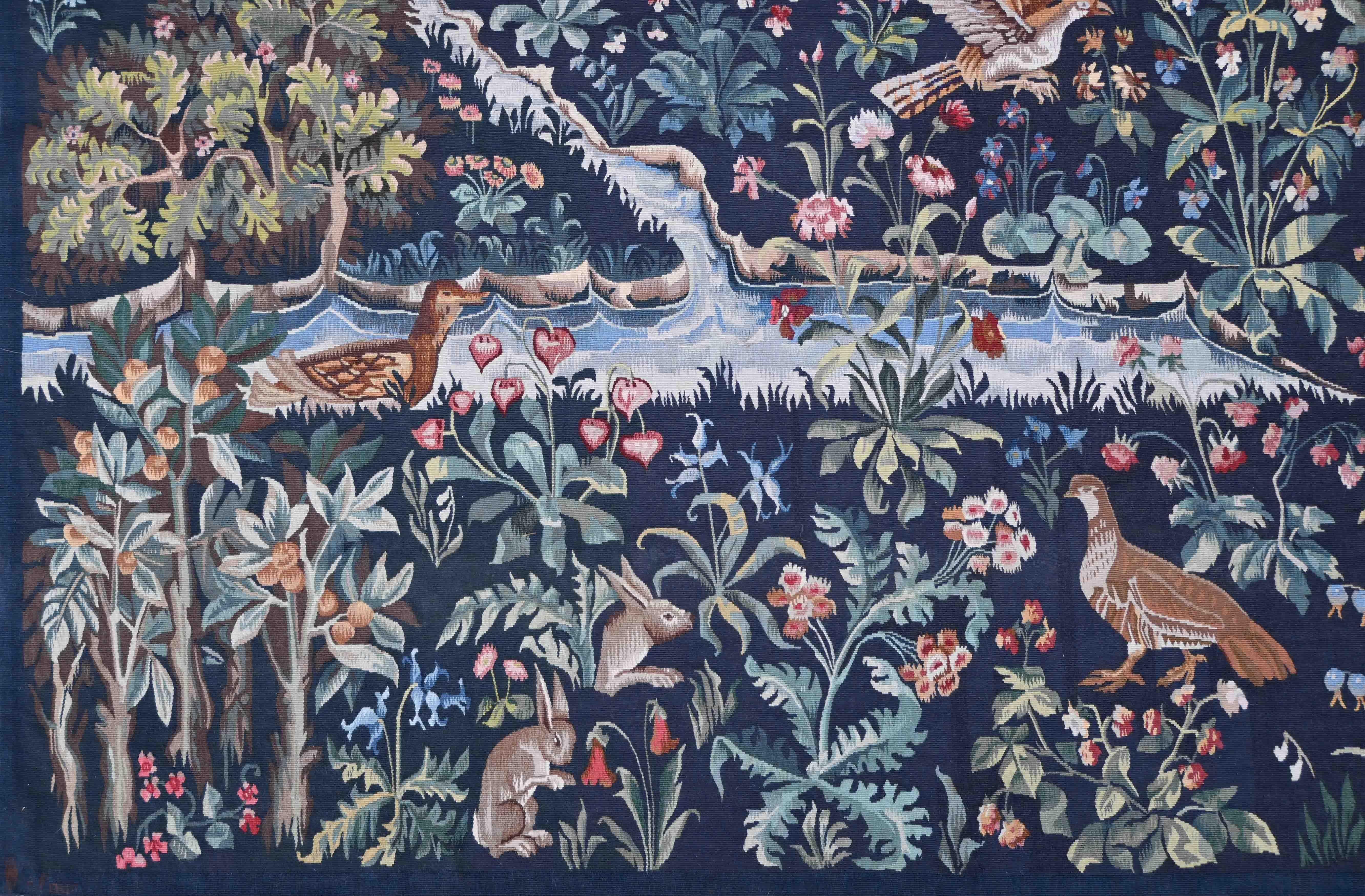 Située à deux pas de la Tour Eiffel à Paris, nous sommes une entreprise familiale française.
spécialisée dans l'achat, la vente, l'expertise, le nettoyage, la restauration et la conservation de
tapisseries, tapis, kilims et textiles anciens,