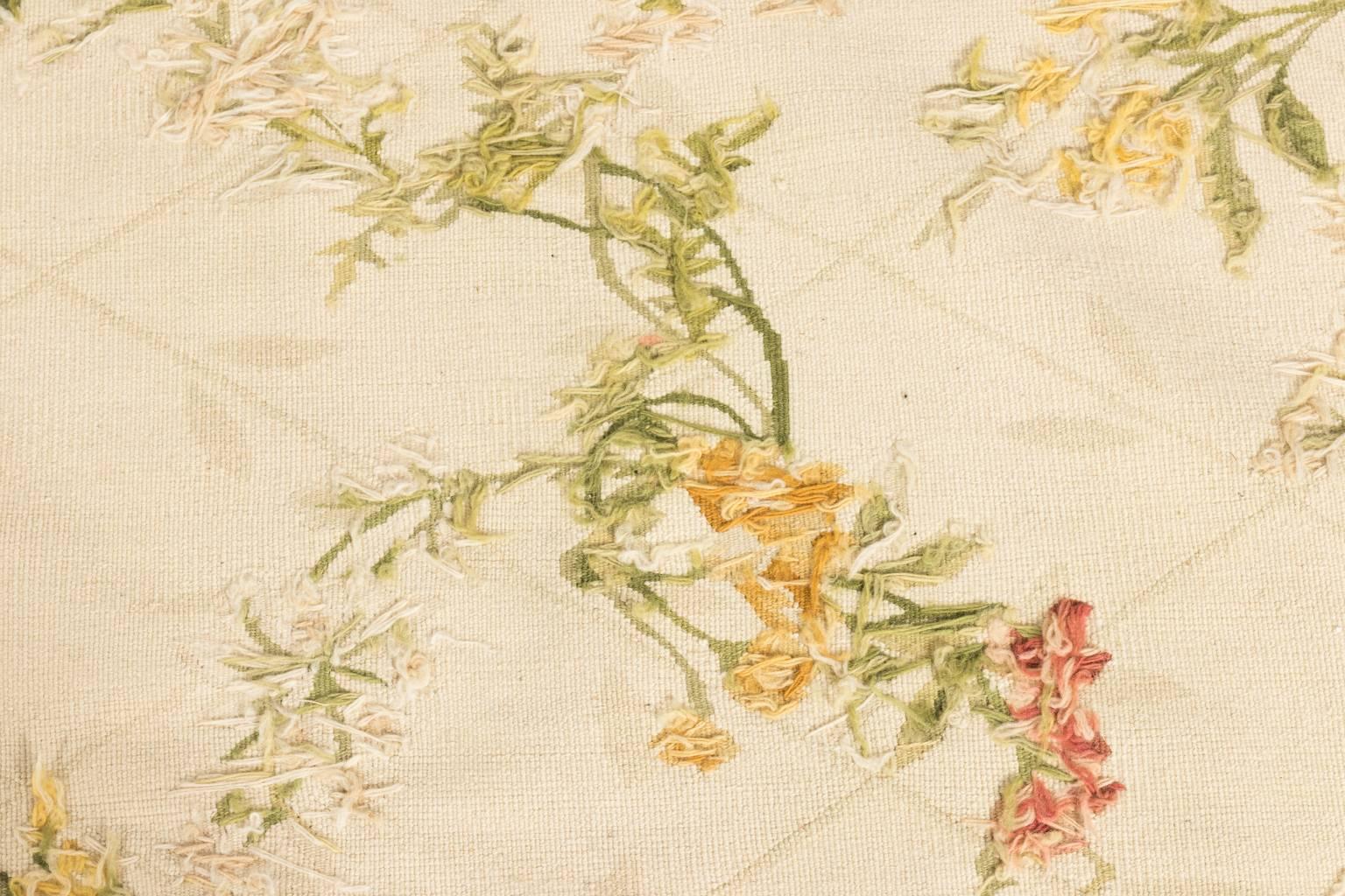 Ivory Aubusson floral wool area rug, circa 20th century.
 