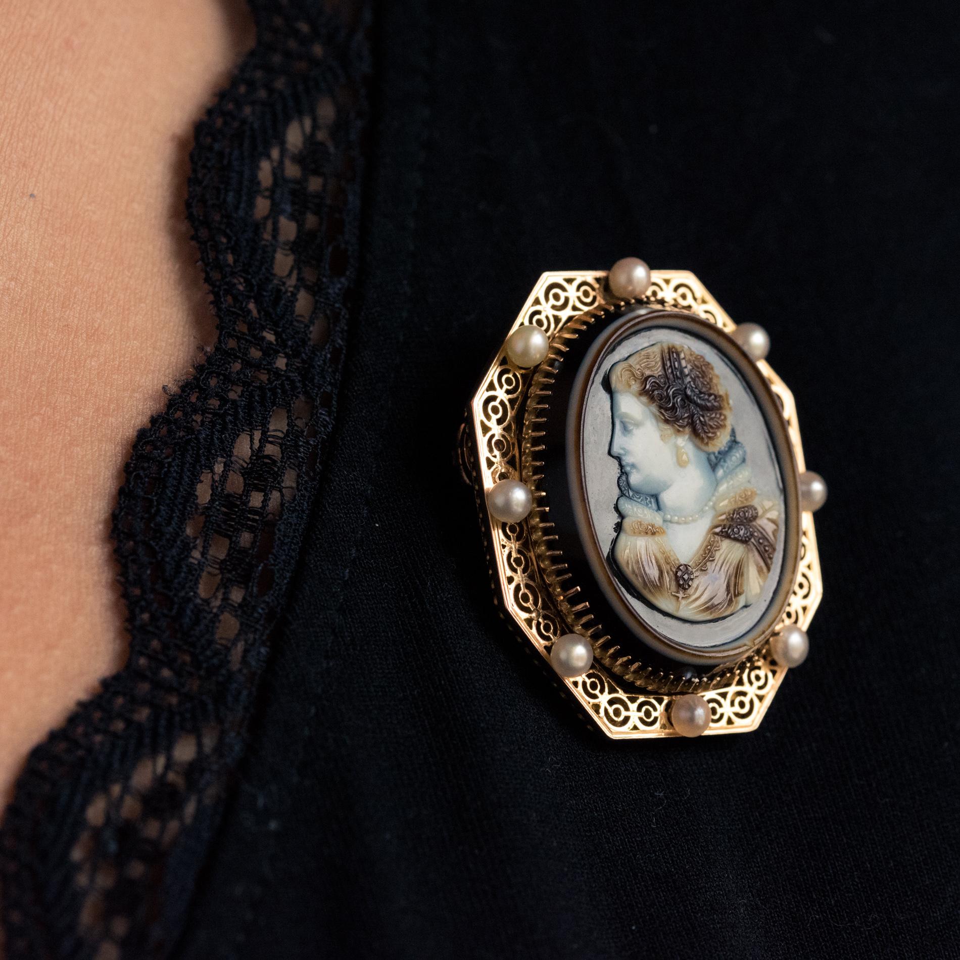 French Aucoc 19th Century Antique Cameo Natural Pearls Locket Pendant Brooch For Sale 2