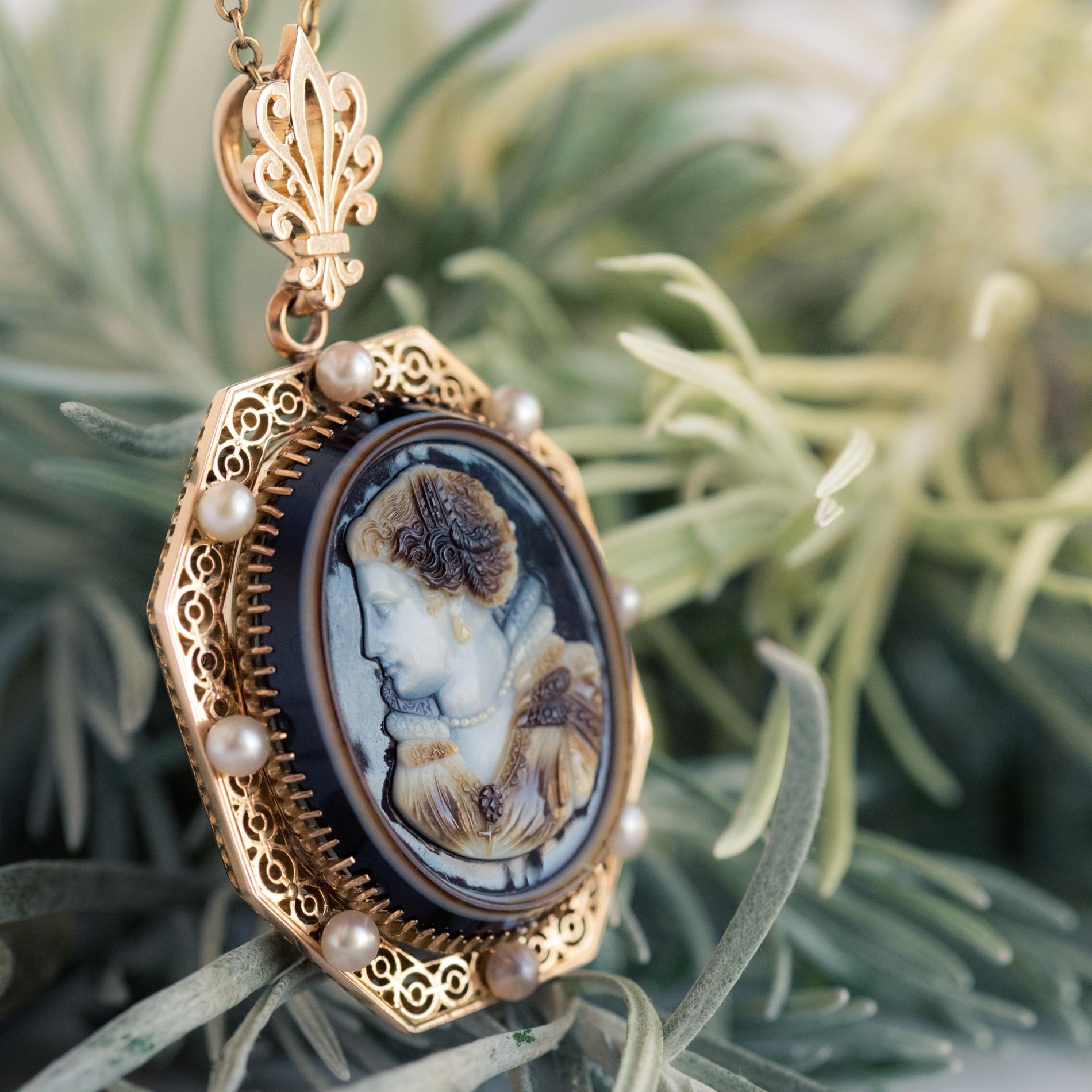 French Aucoc 19th Century Antique Cameo Natural Pearls Locket Pendant Brooch For Sale 7