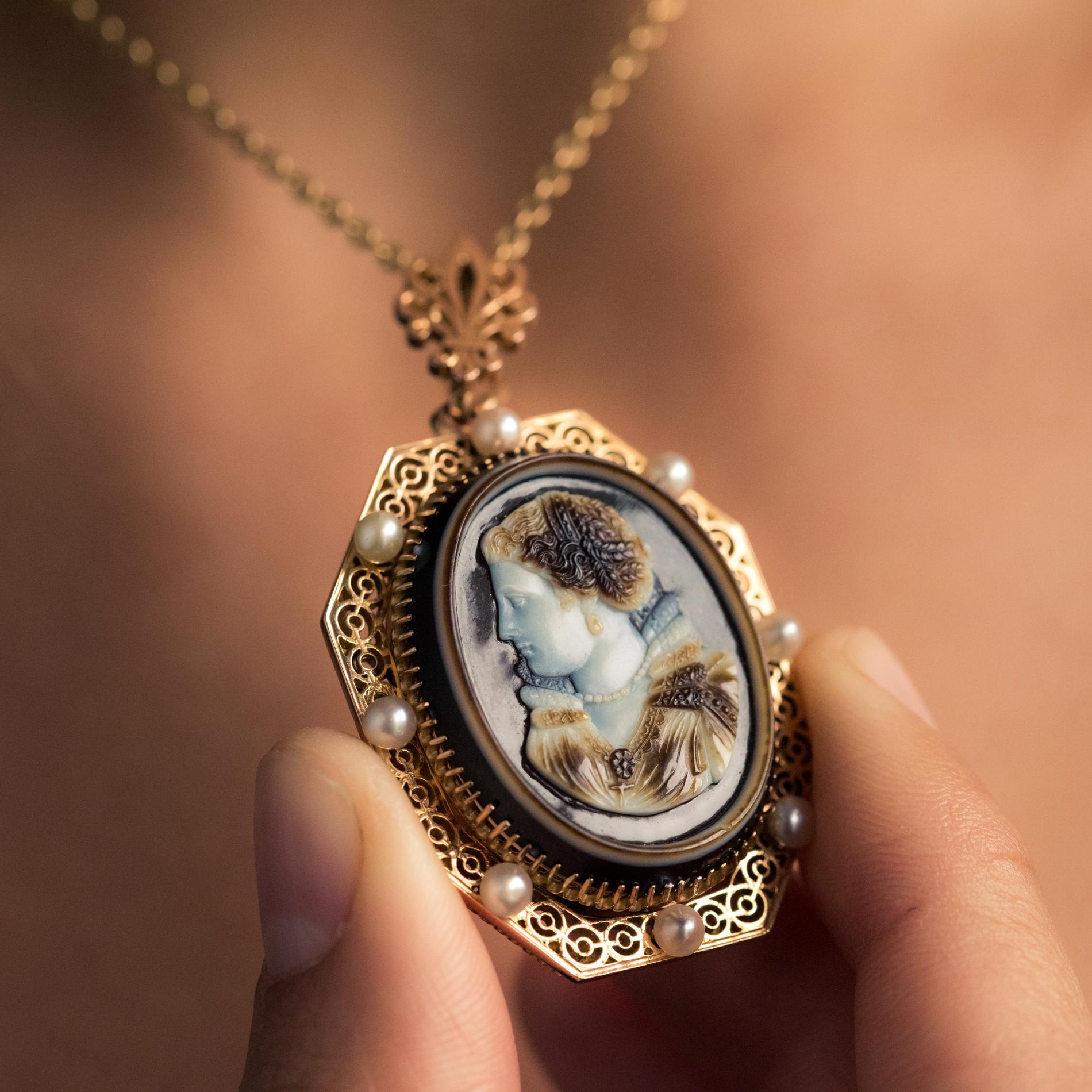 Napoleon III French Aucoc 19th Century Antique Cameo Natural Pearls Locket Pendant Brooch For Sale