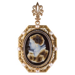 Antique French A. Aucoc del 19° secolo con cammeo naturale e perle naturali, spilla con ciondolo