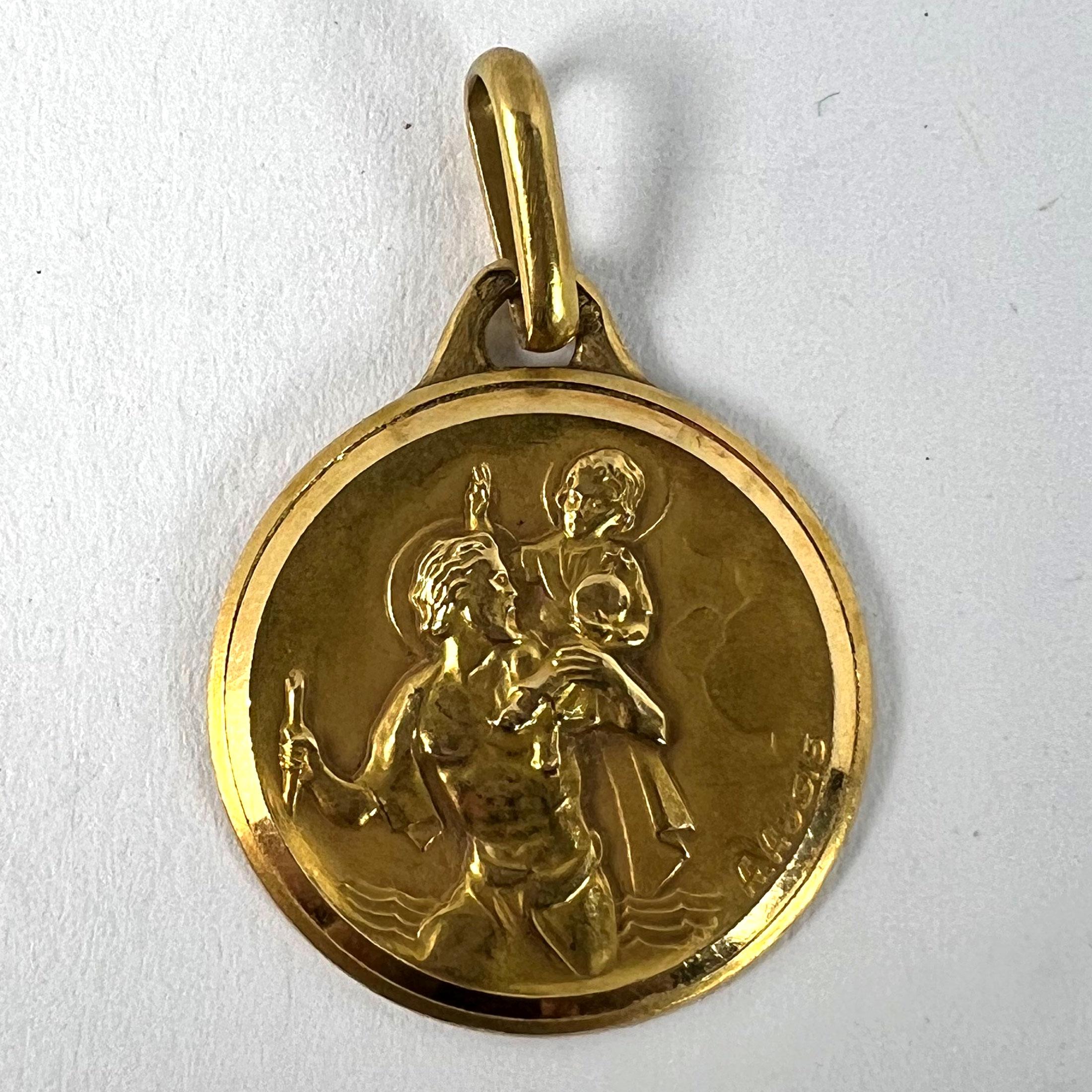Colgante Medalla San Cristóbal French Augis de oro amarillo de 18 quilates en venta 7