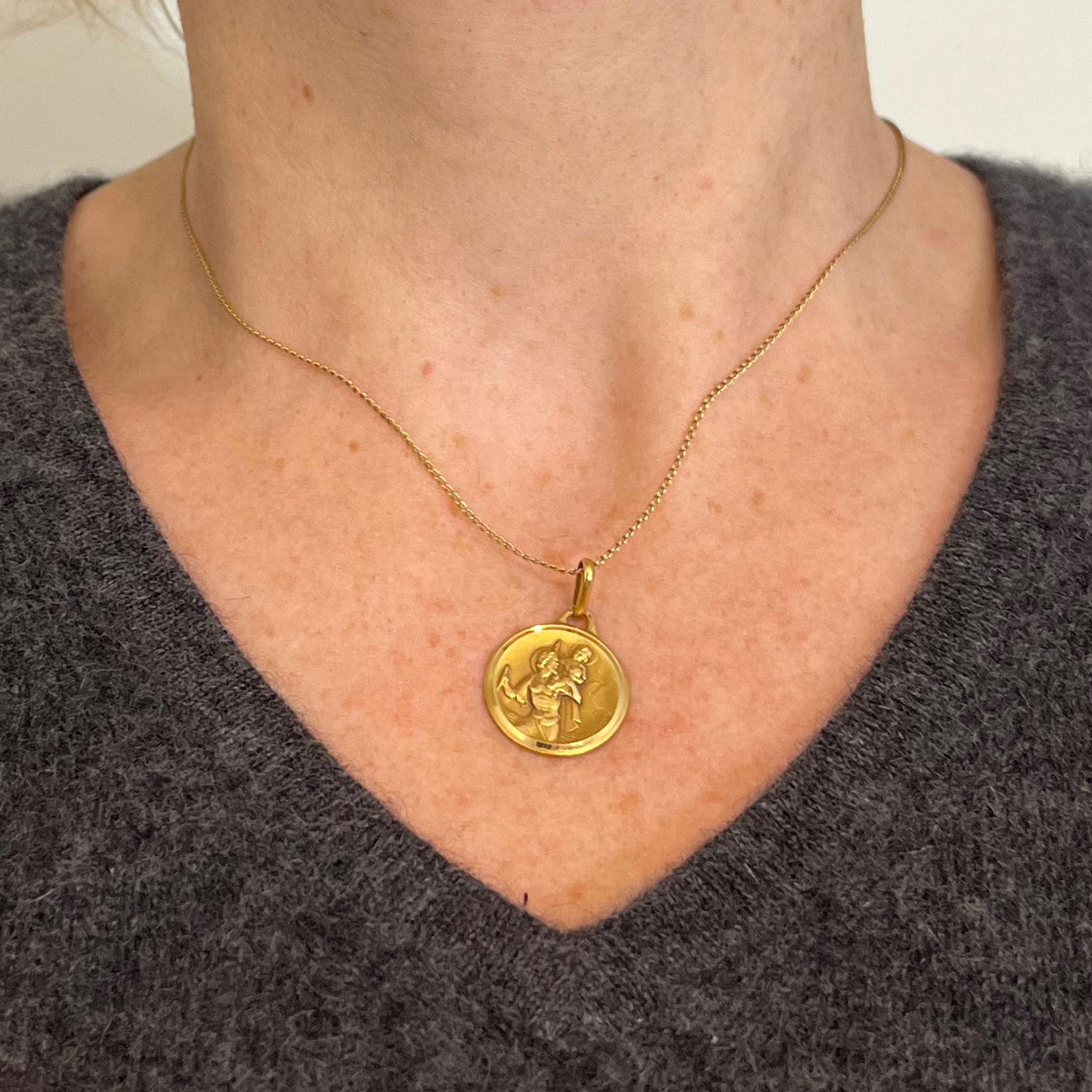 Femenino o masculino Colgante Medalla San Cristóbal French Augis de oro amarillo de 18 quilates en venta