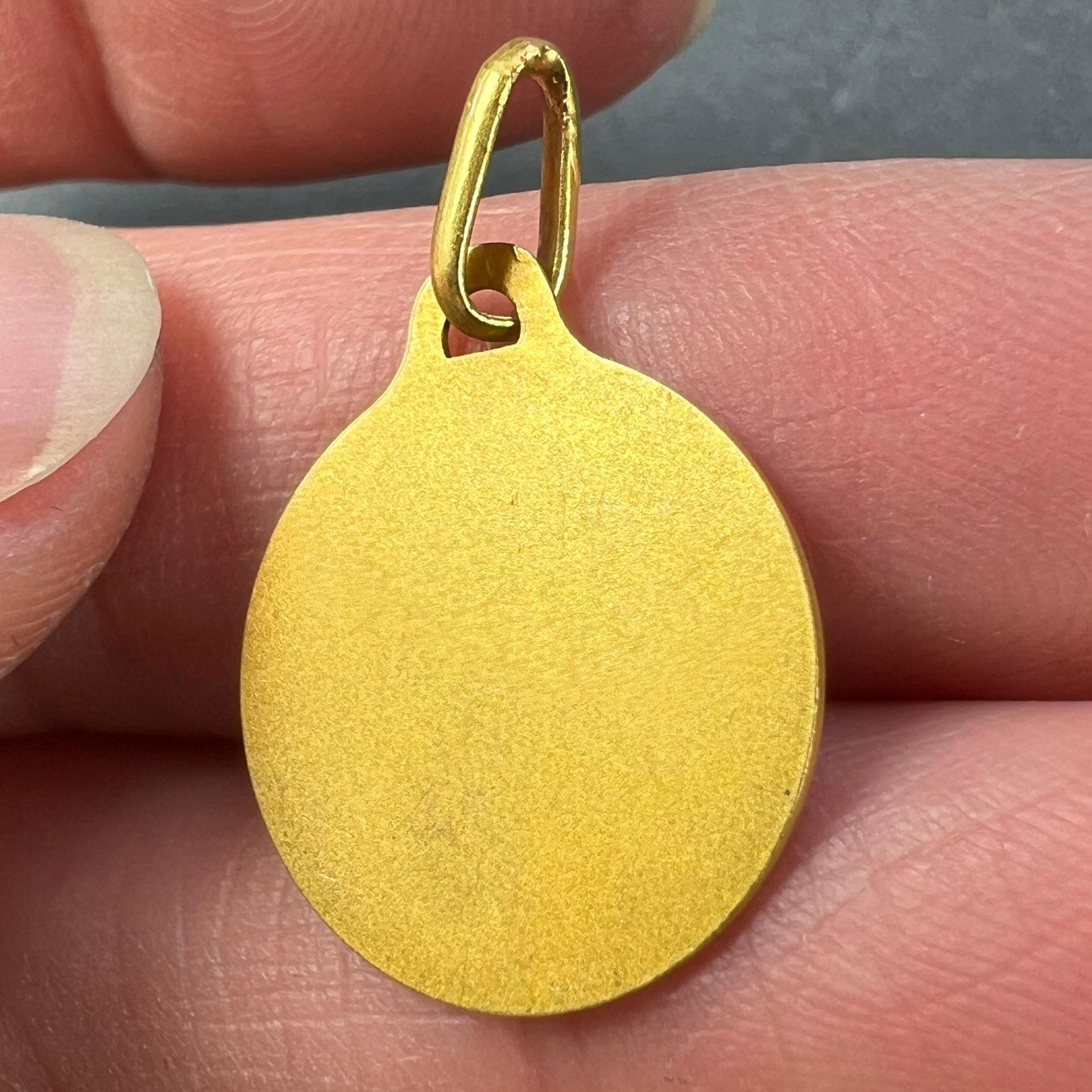 Colgante francés Augis Lasserre Virgen María Medalla de Oro Amarillo de 18 quilates en venta 4