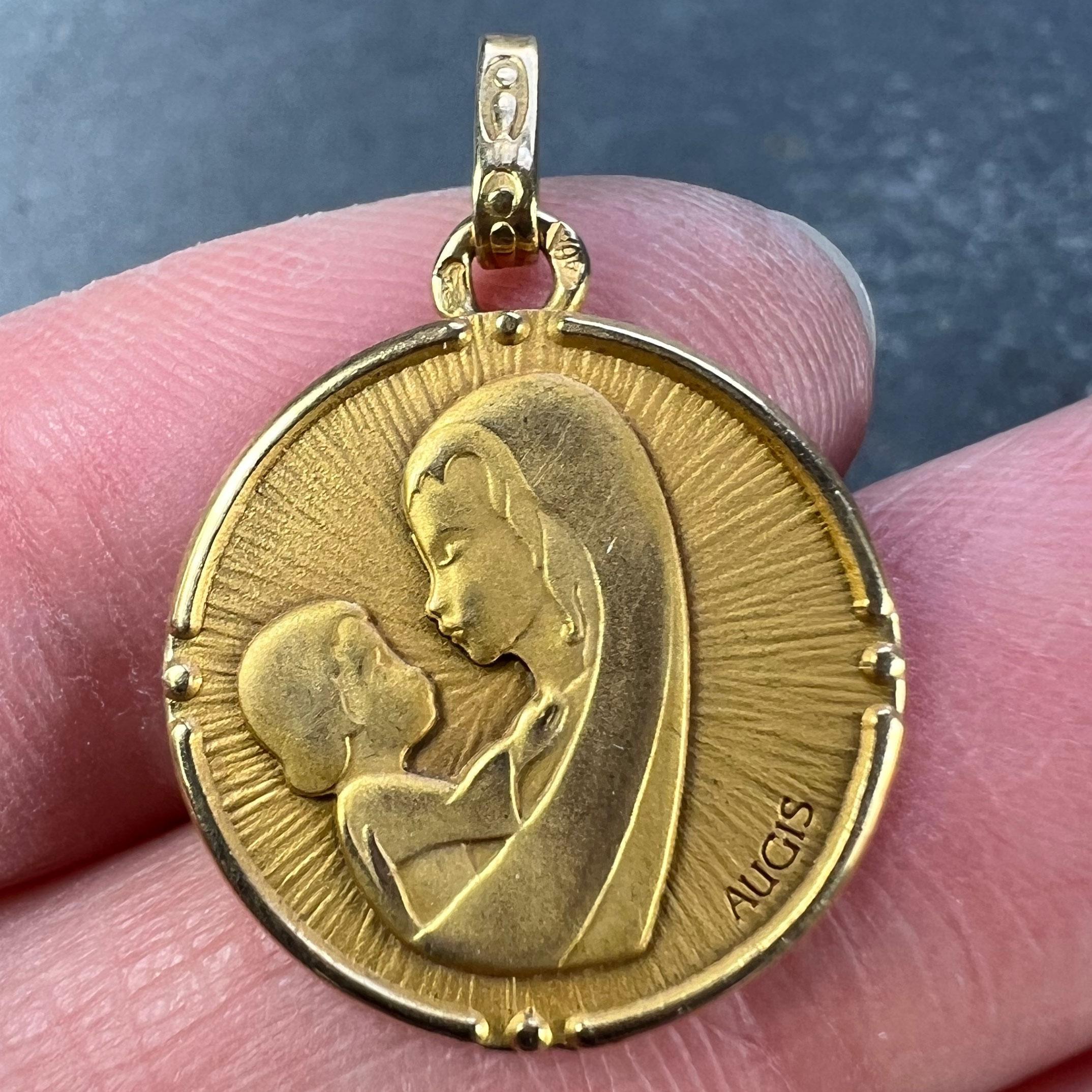 Französisch Augis Madonna und Kind 18K Gelb Gold Medal Anhänger im Angebot 1