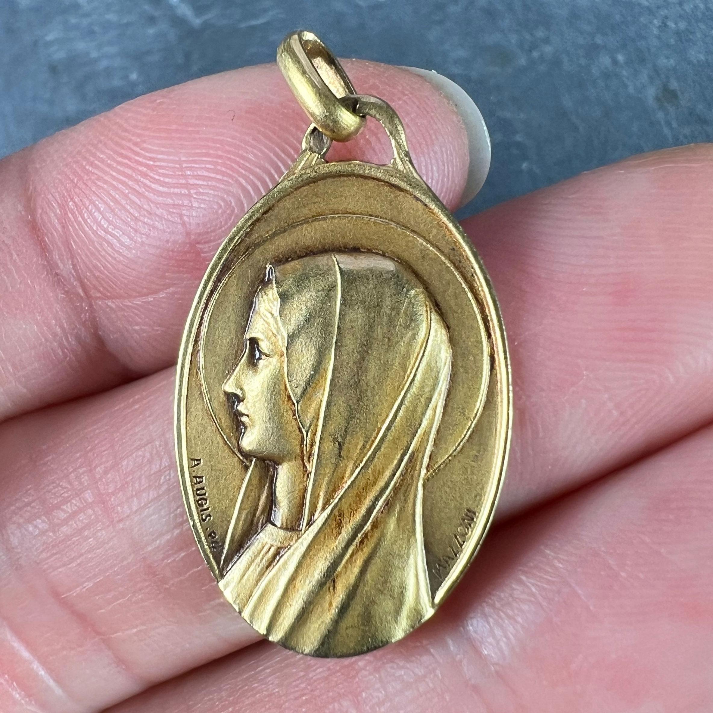 French Augis Mazzoni Virgin Mary 18K Yellow Gold Pendant For Sale 1