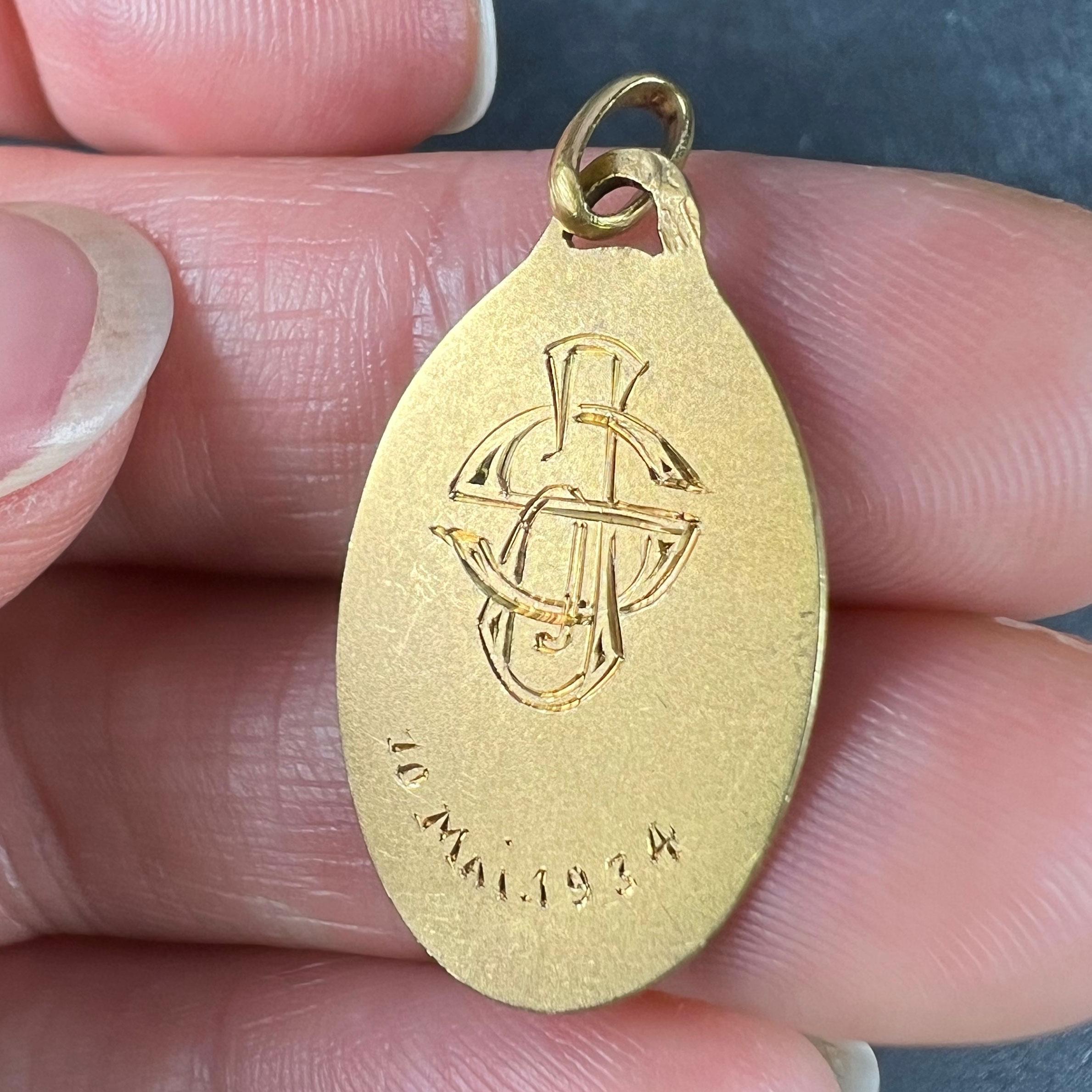 French Augis Mazzoni Virgin Mary 18K Yellow Gold Pendant For Sale 4