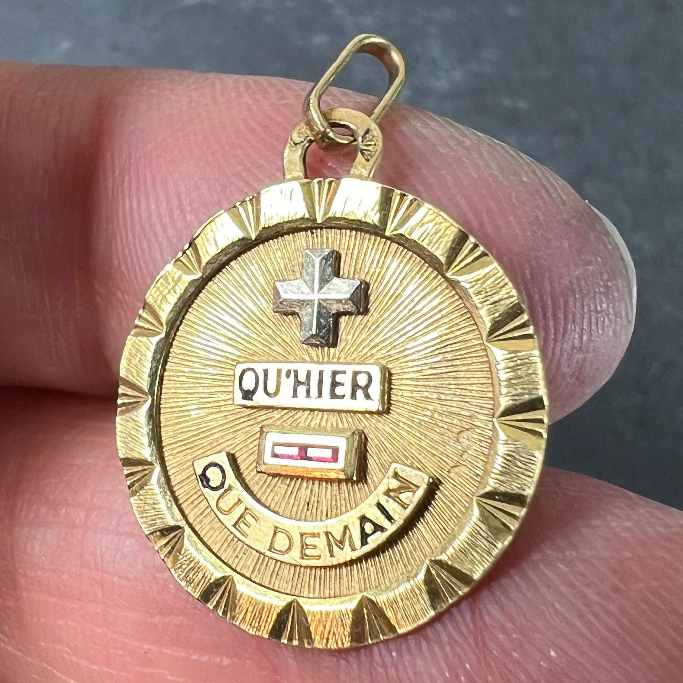A Augis Plus Qu'Hier Pendentif en or blanc jaune 18K émail rubis amour en vente 1