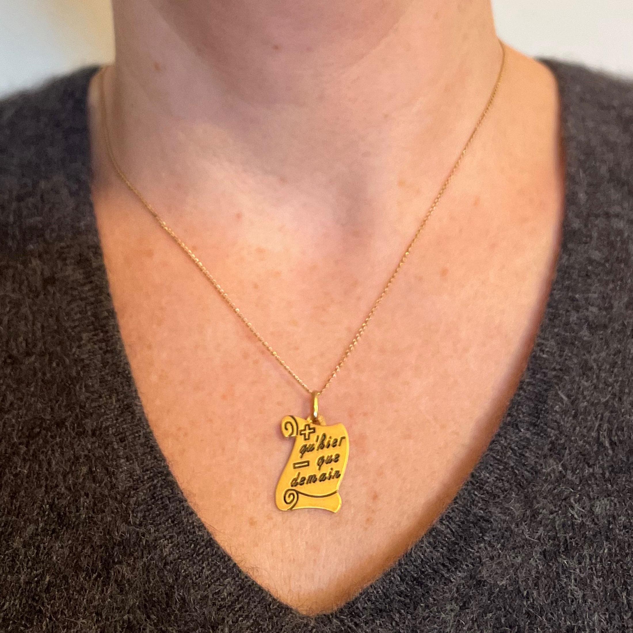 Women's or Men's French Augis Plus Qu’Hier Scroll 18K Yellow Gold Enamel Love Charm Pendant For Sale