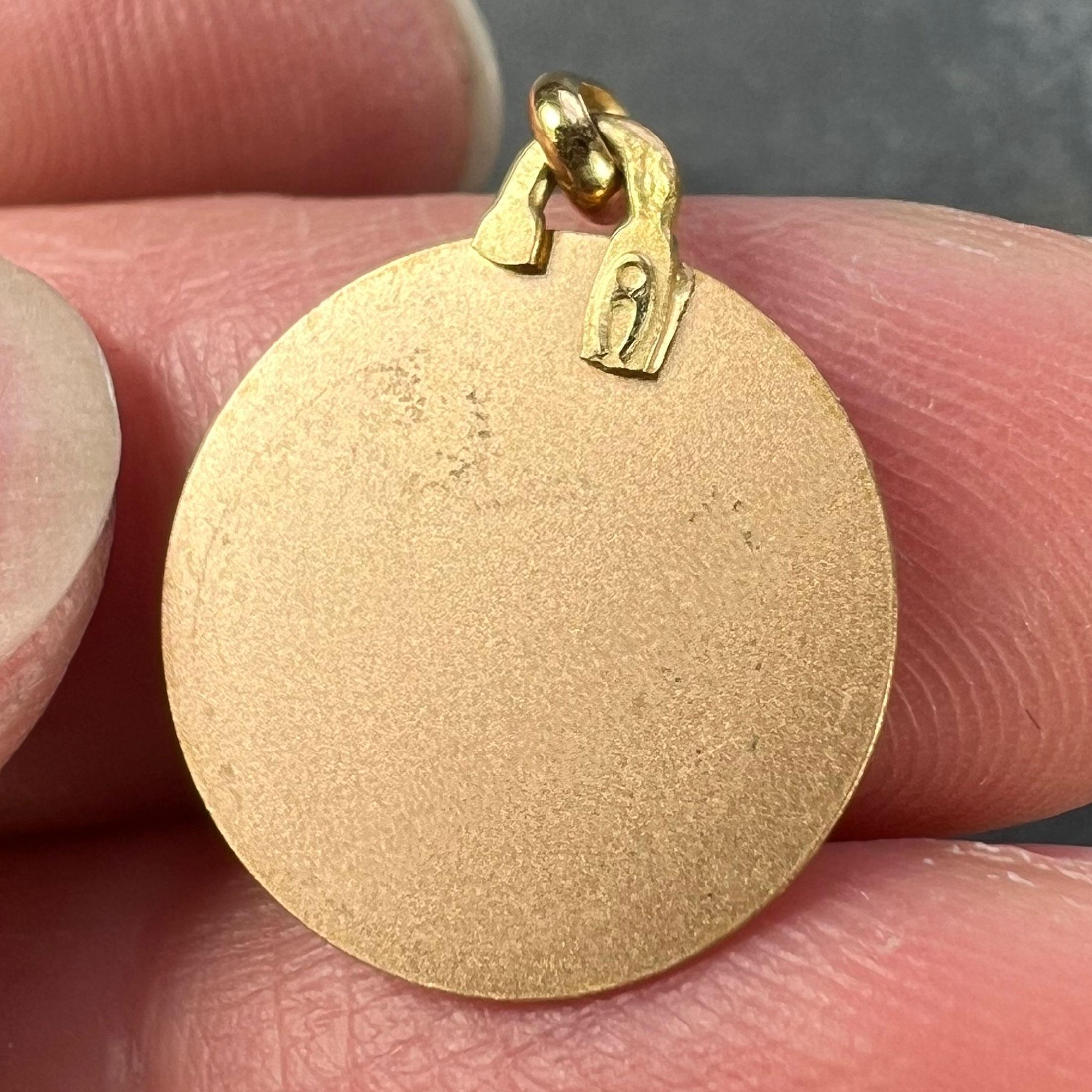 Colgante de medalla de oro amarillo rosa de 18 quilates de la Virgen María Religiosa Augis Francesa en venta 4