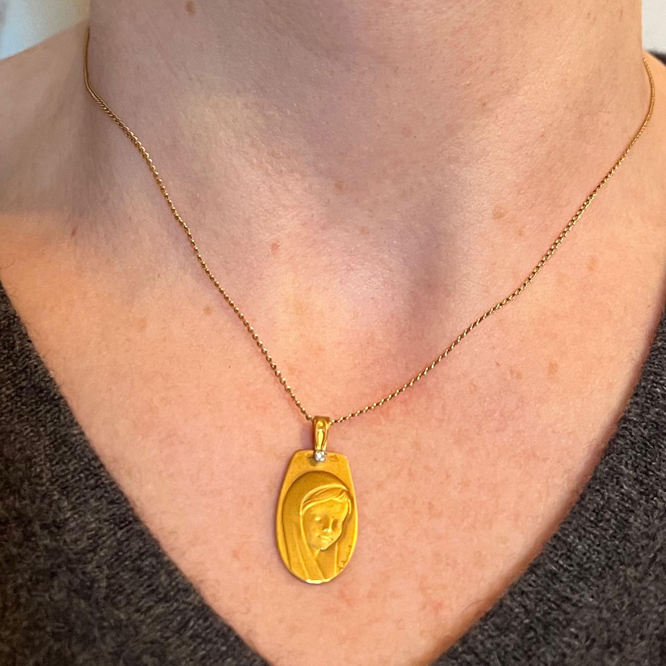 Colgante Medalla Religiosa Virgen María Augis Francesa Oro Amarillo 18K Diamante en Bueno estado para la venta en London, GB