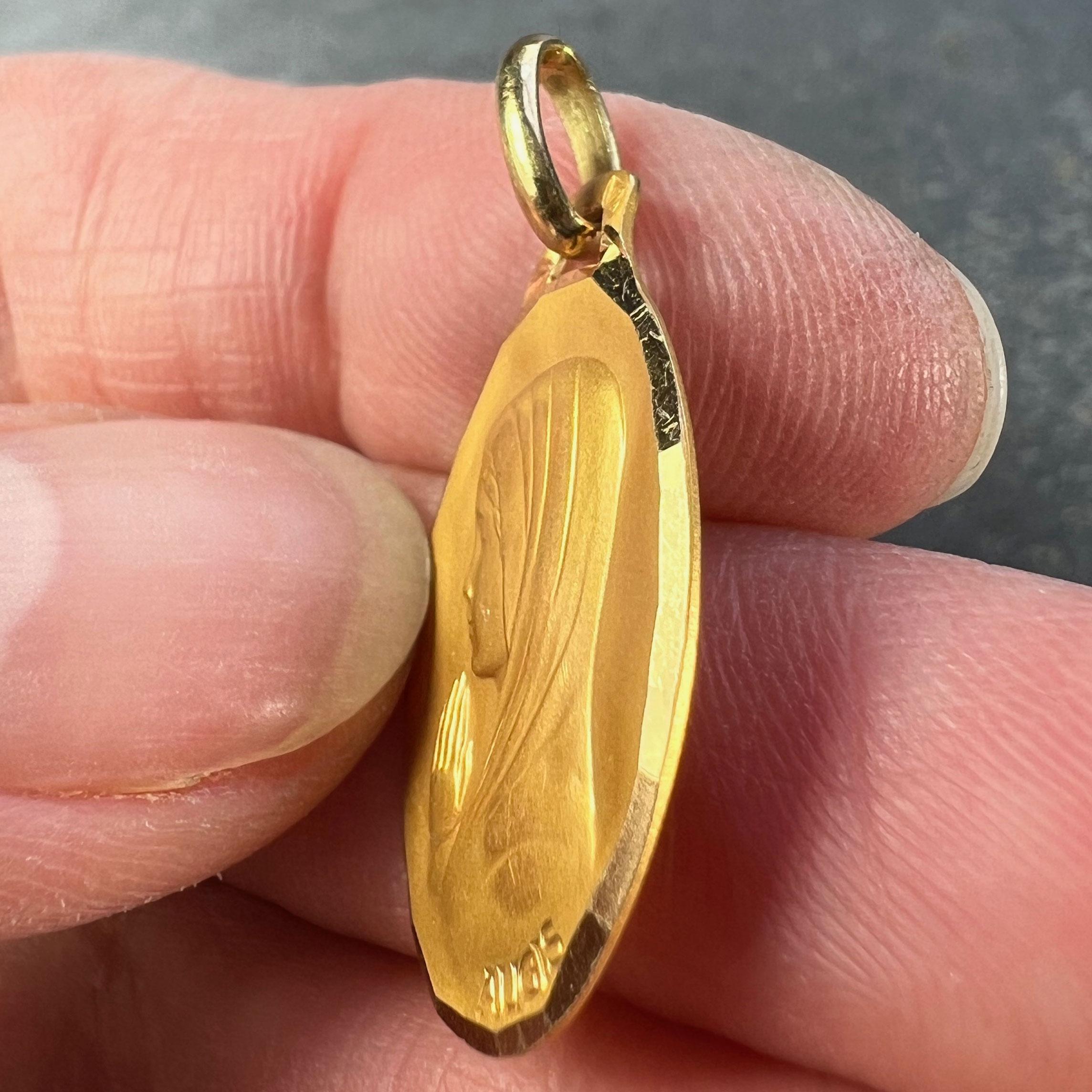 French Augis Virgin Mary 18K Yellow Gold Medal Pendant For Sale 3