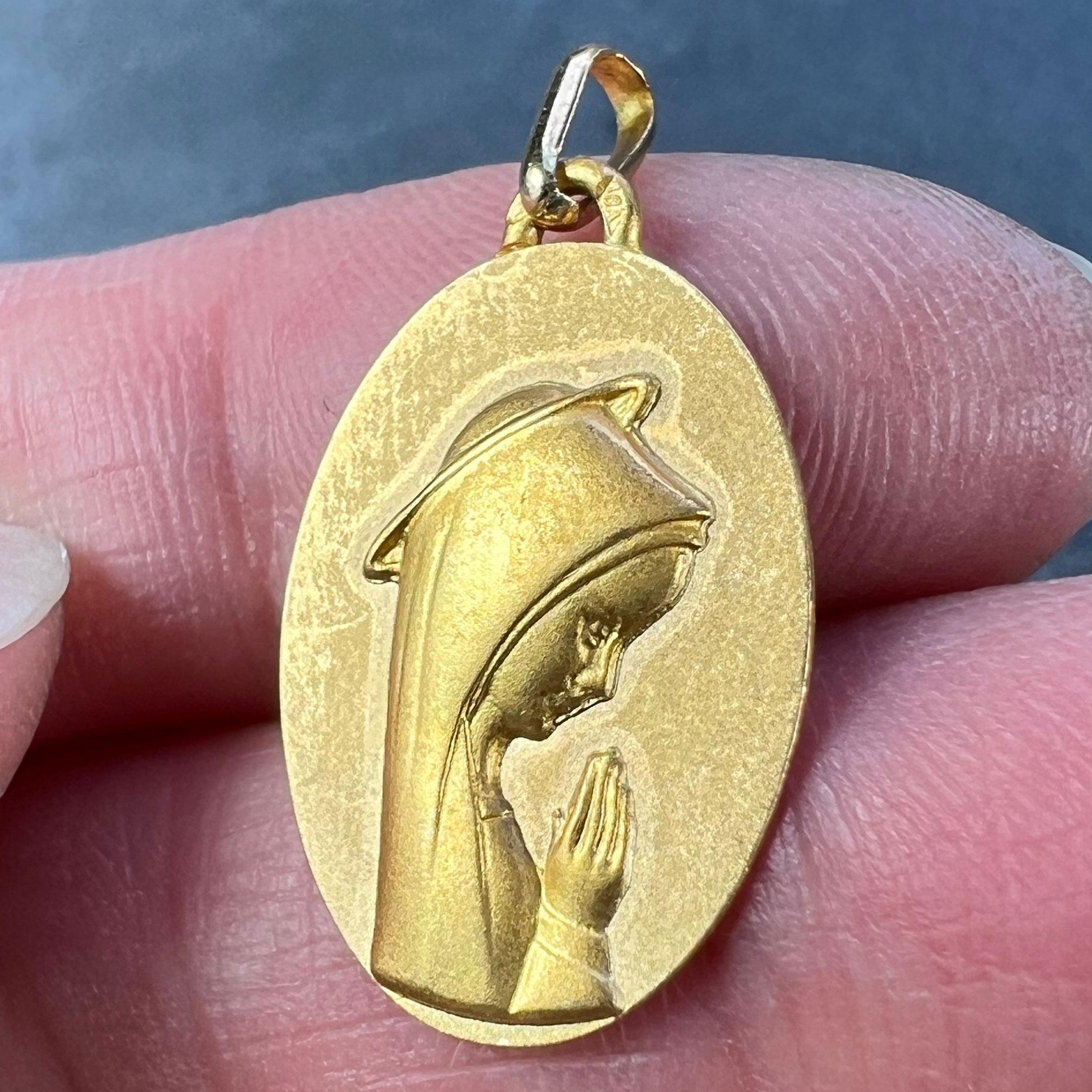 French Augis Virgin Mary 18K Yellow Gold Religious Medal Pendant For Sale 1
