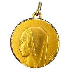 Pendentif français Augis Virgin Mary en or jaune 18 carats avec médaille religieuse