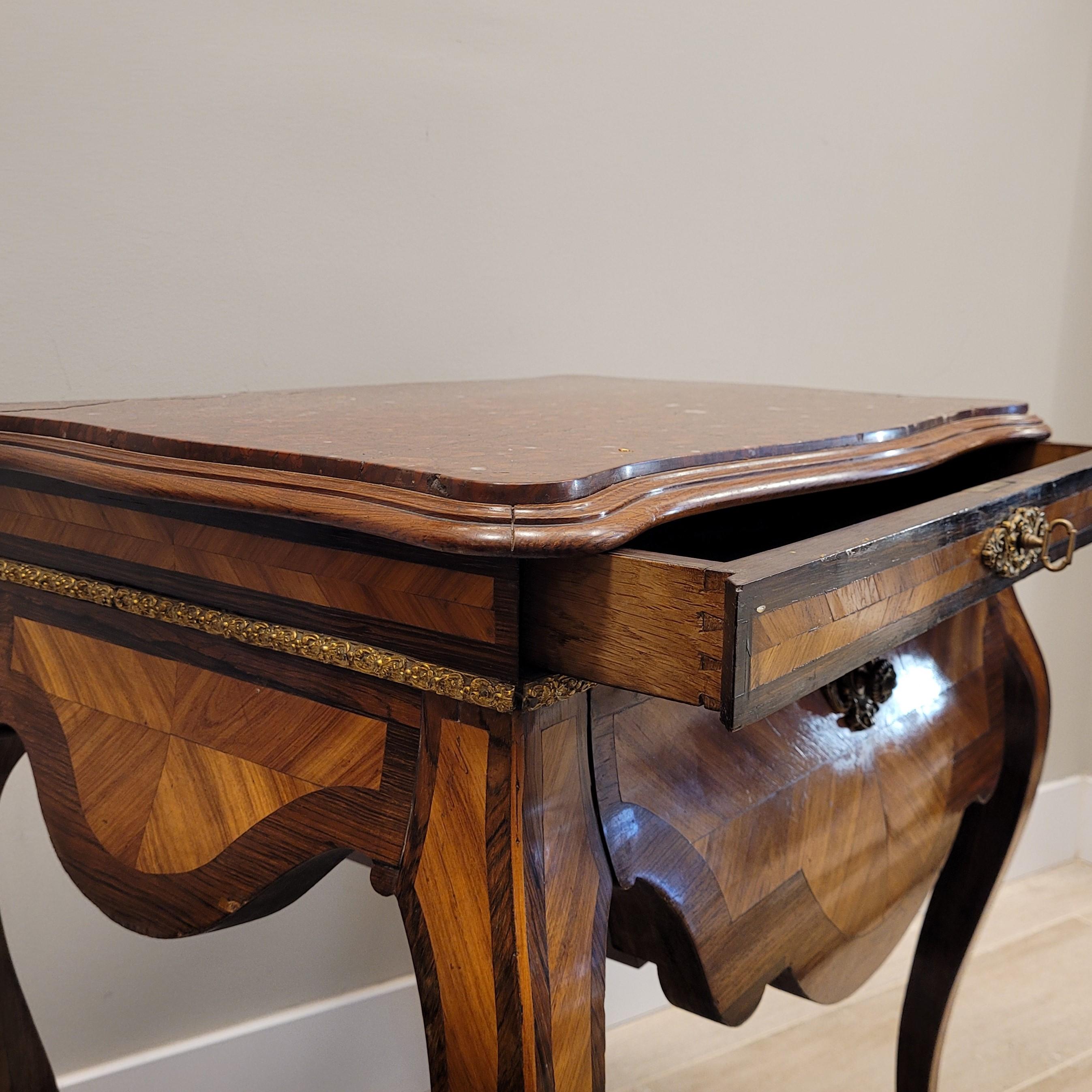 Commode de table auxiliaire française style Napoléon III  Marbre de Bourgogne en vente 7