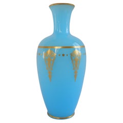 Französische Baccarat-Vase aus blauem Opalkristall im Empire-Stil, signiert