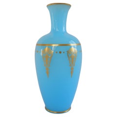 Vase français Baccarat en cristal opalin bleu, style Empire, signé