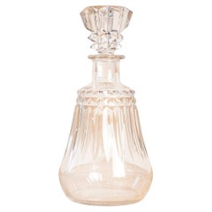 Decantador francés de cristal de Baccarat de los años 40 en forma de pera con motivos recortados