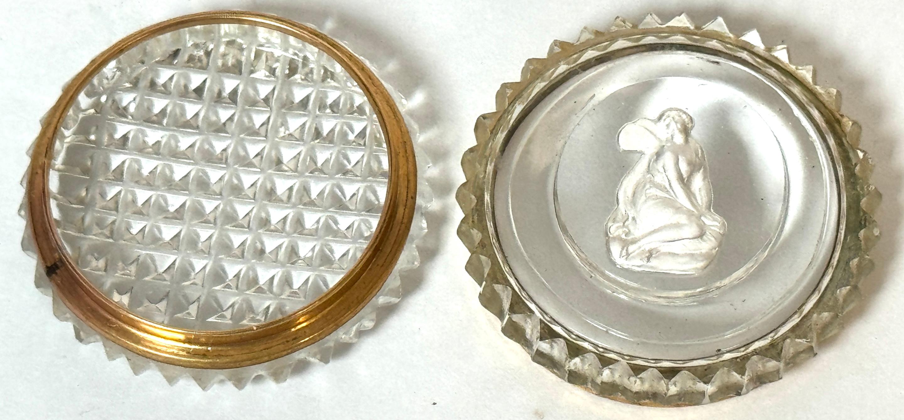 Französische Baccarat-Kristalldose mit Sulfidkamee der Psyche, 1840-1860 (19. Jahrhundert) im Angebot
